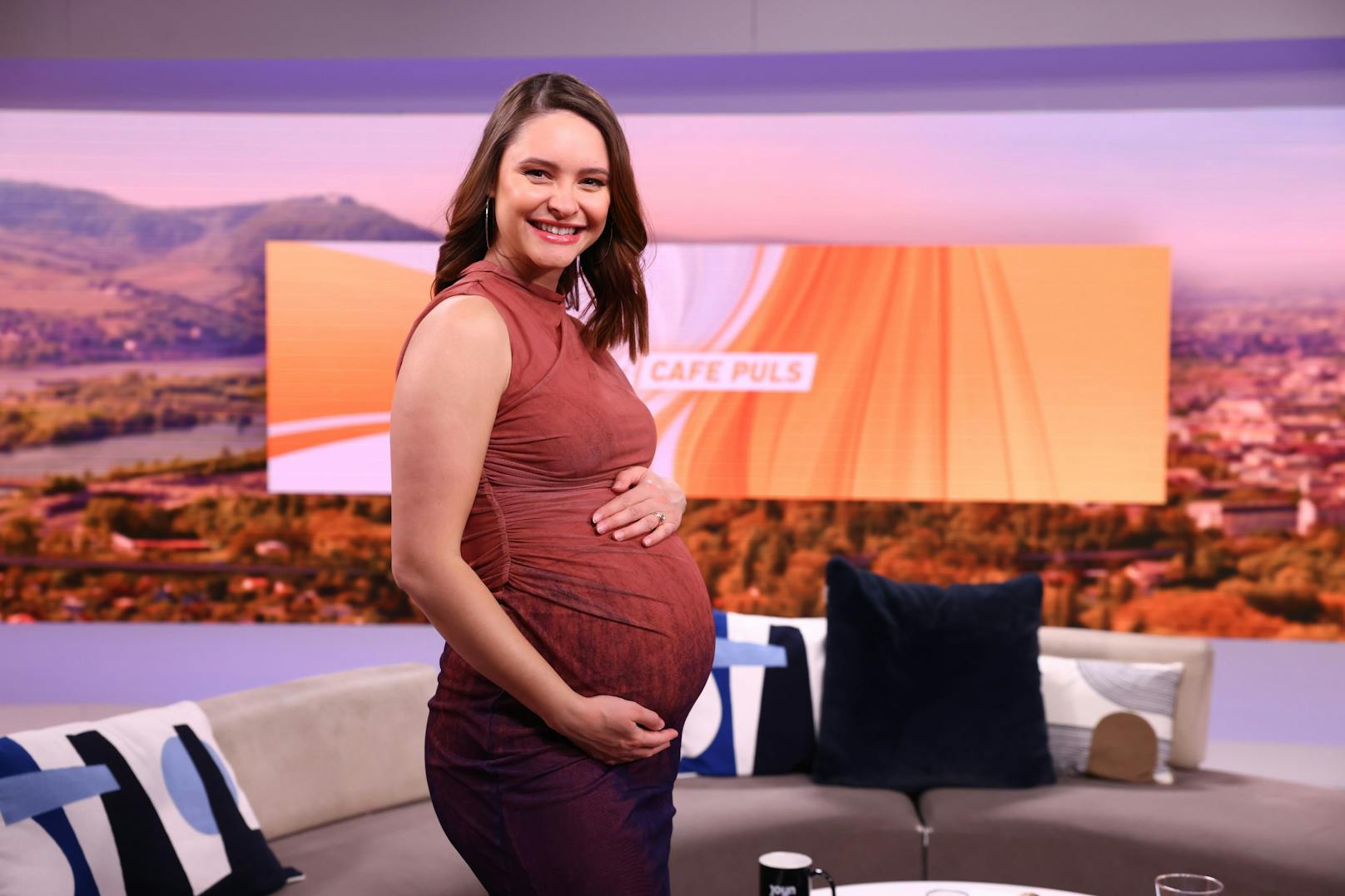 Schön schwanger: Furdea verabschiedet sich mit 12. April in die Baby-Paus