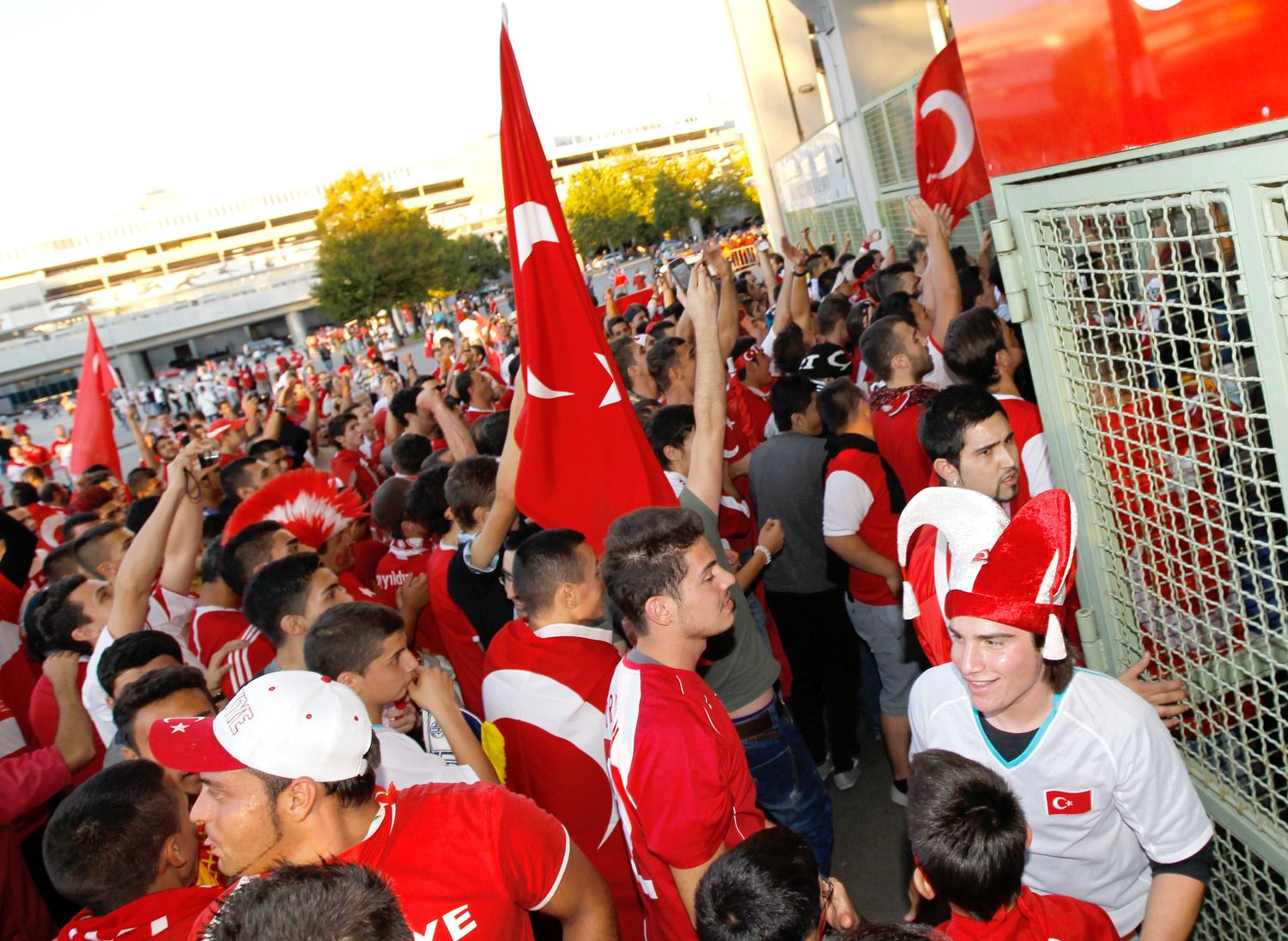 Türkische Fans beim Happel-Stadion
