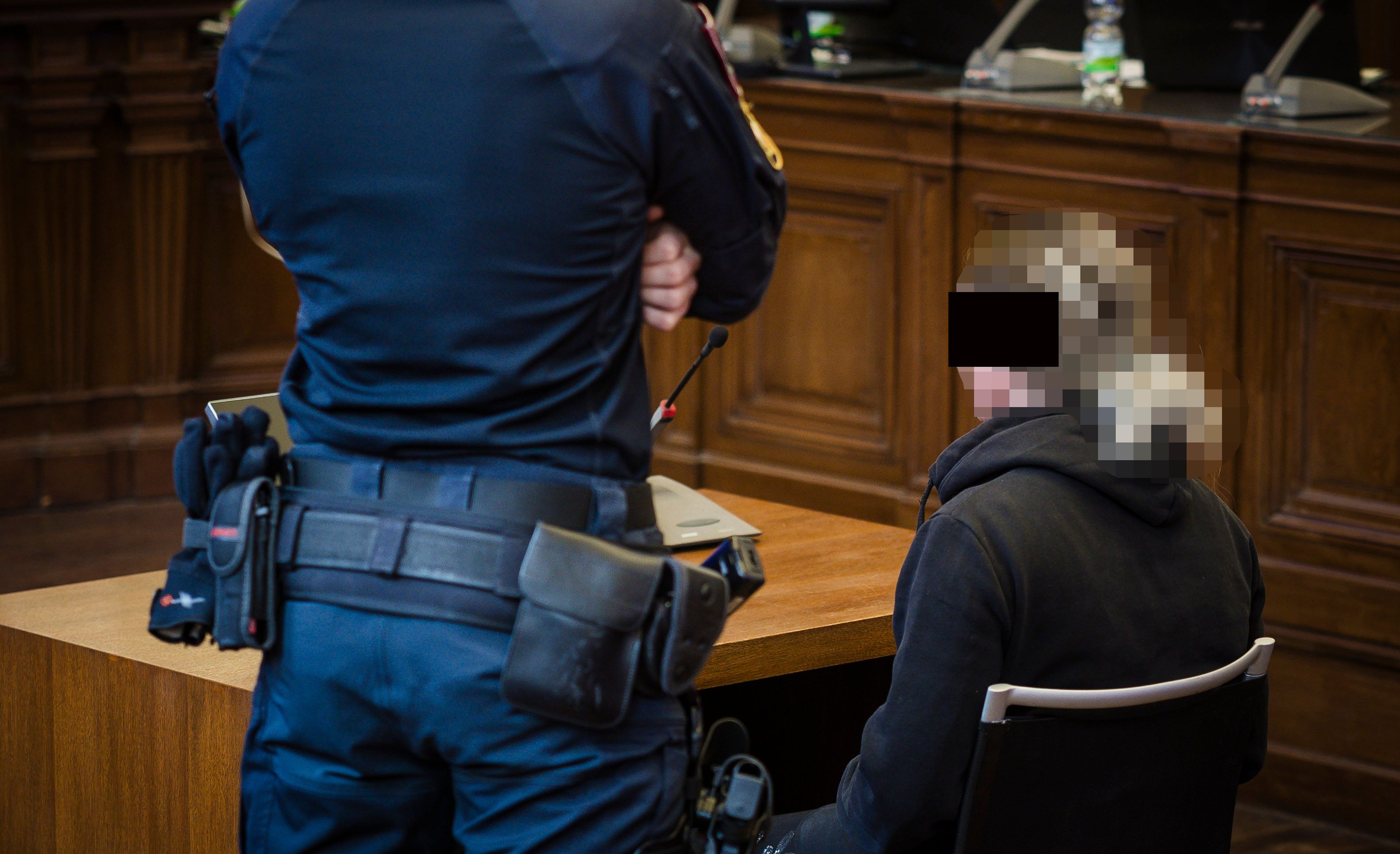 Das Urteil ist bereits rechtskräftig. Der Beschuldigte muss für 20 Jahre ins Gefängnis.