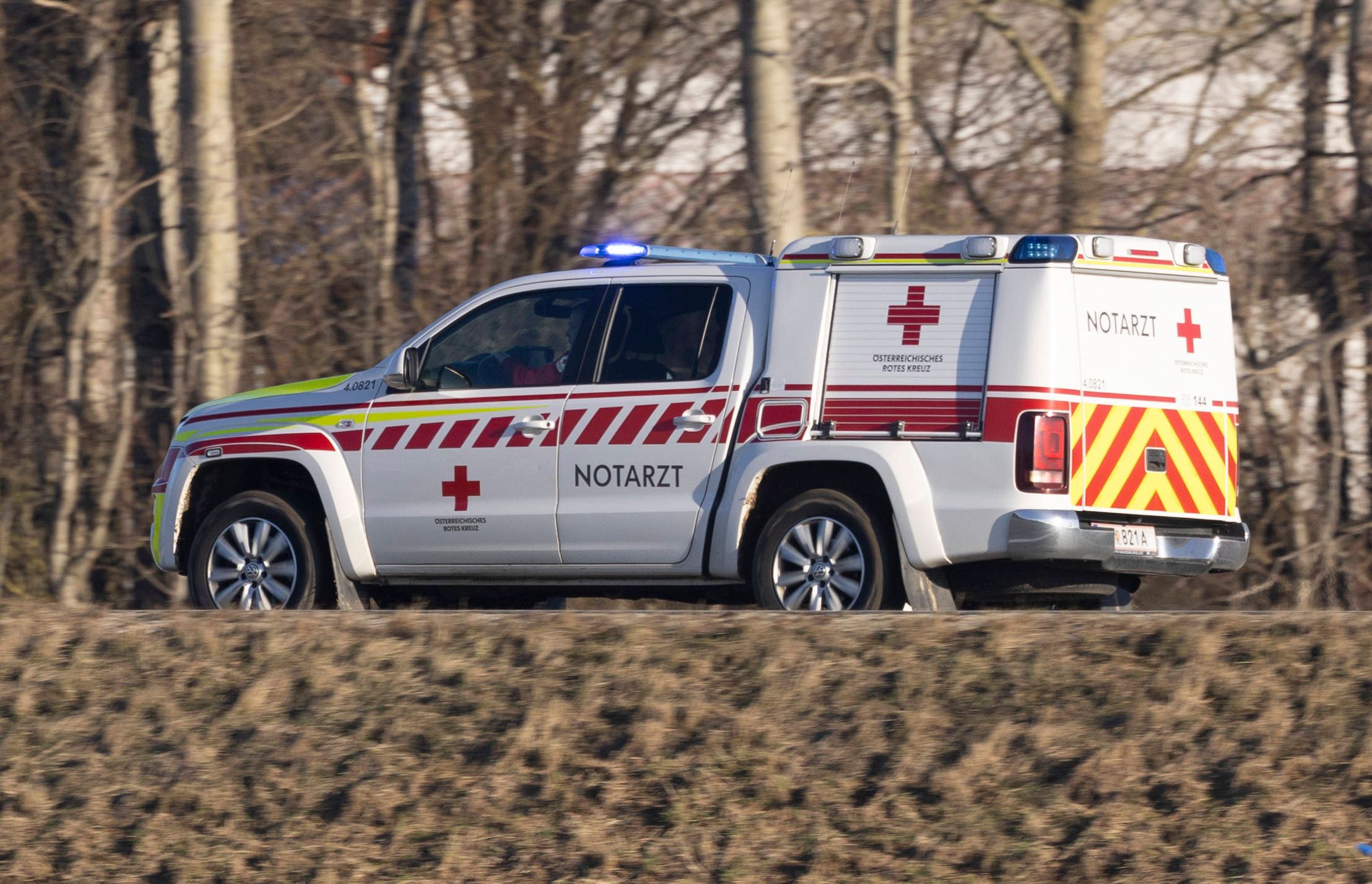 Die Frau musste vom Notarzt ins Krankenhaus gebracht werden. (Symbolbild)