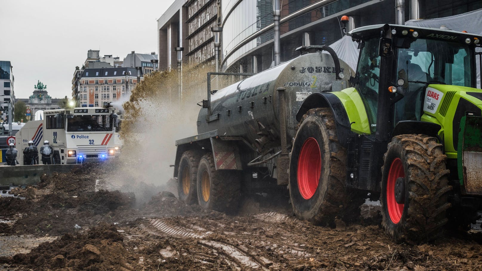 Brutal-Bauern eskalieren auf den Straßen Brüssels