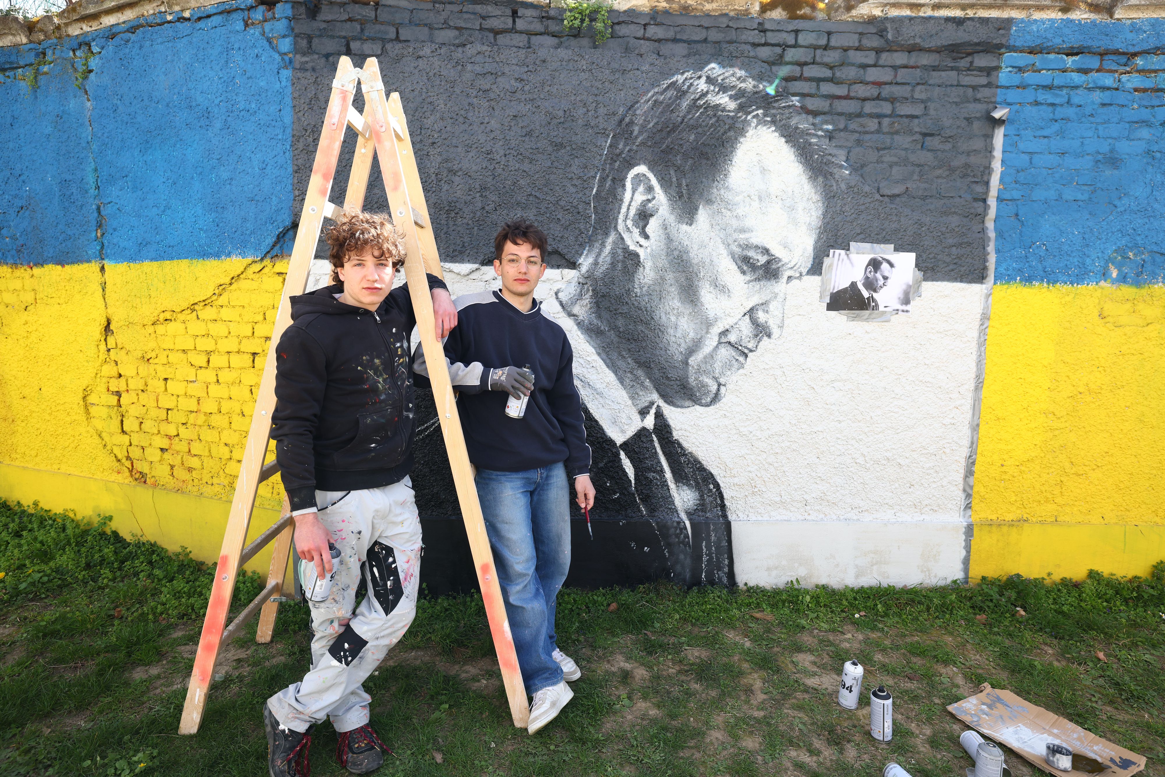 Das Graffitikünstlerduo Joel Gamnou gestaltete zwei Porträts des russischen Oppositionsführers Alexej Nawalny am Schwarzenbergplatz.