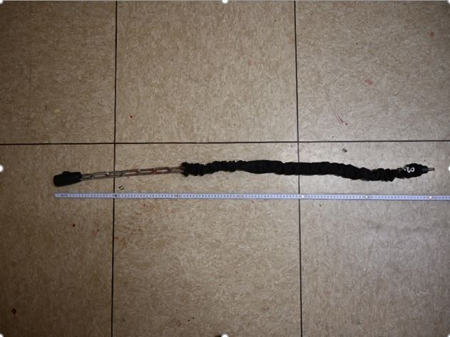 Absichtlich schwere Körperverletzung: Festnahme nach Prügeln mit dieser Kette eines E-Scooters.