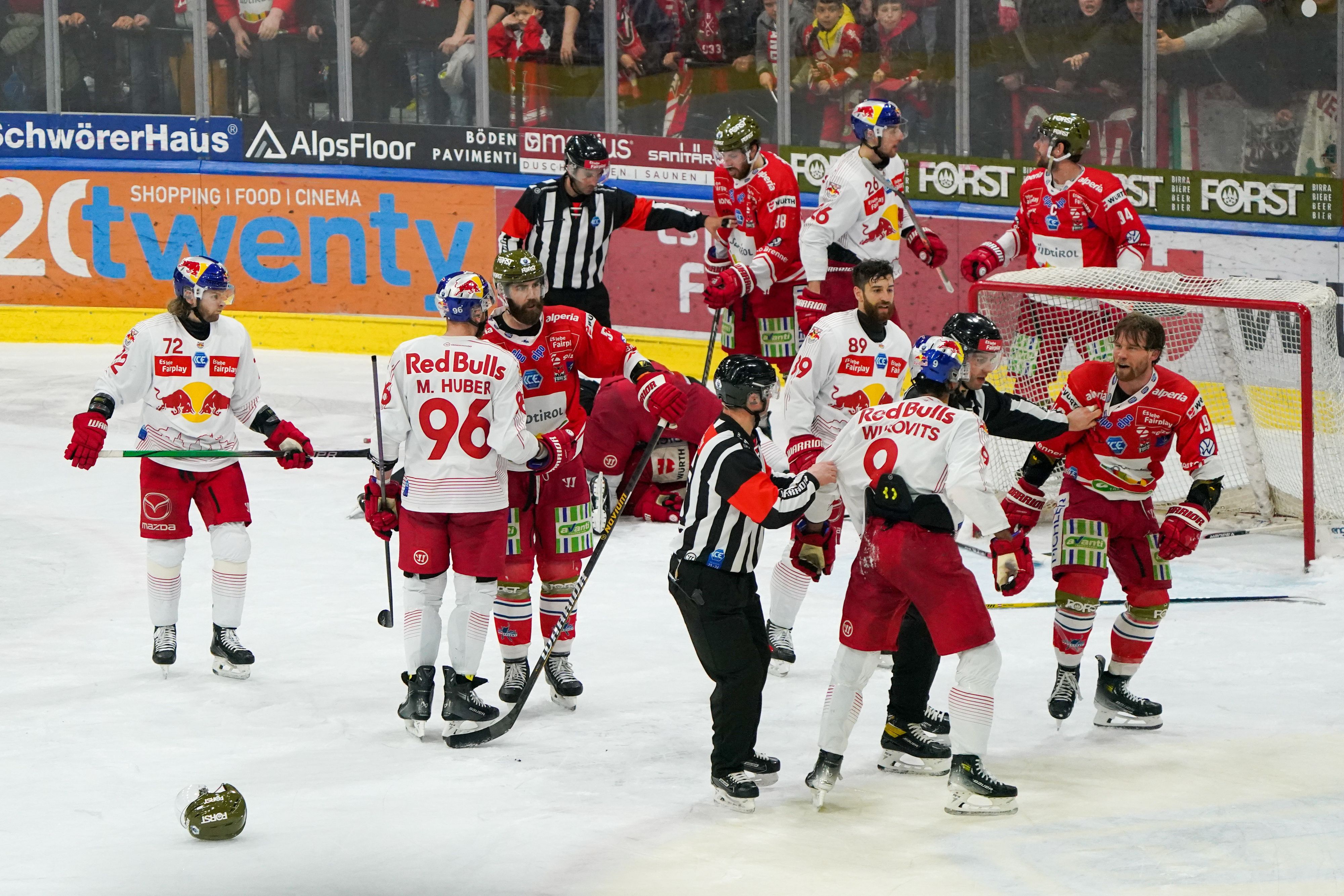 Während des vierten Spiels des Play-off gerieten die beiden Mannschaften aneinander.