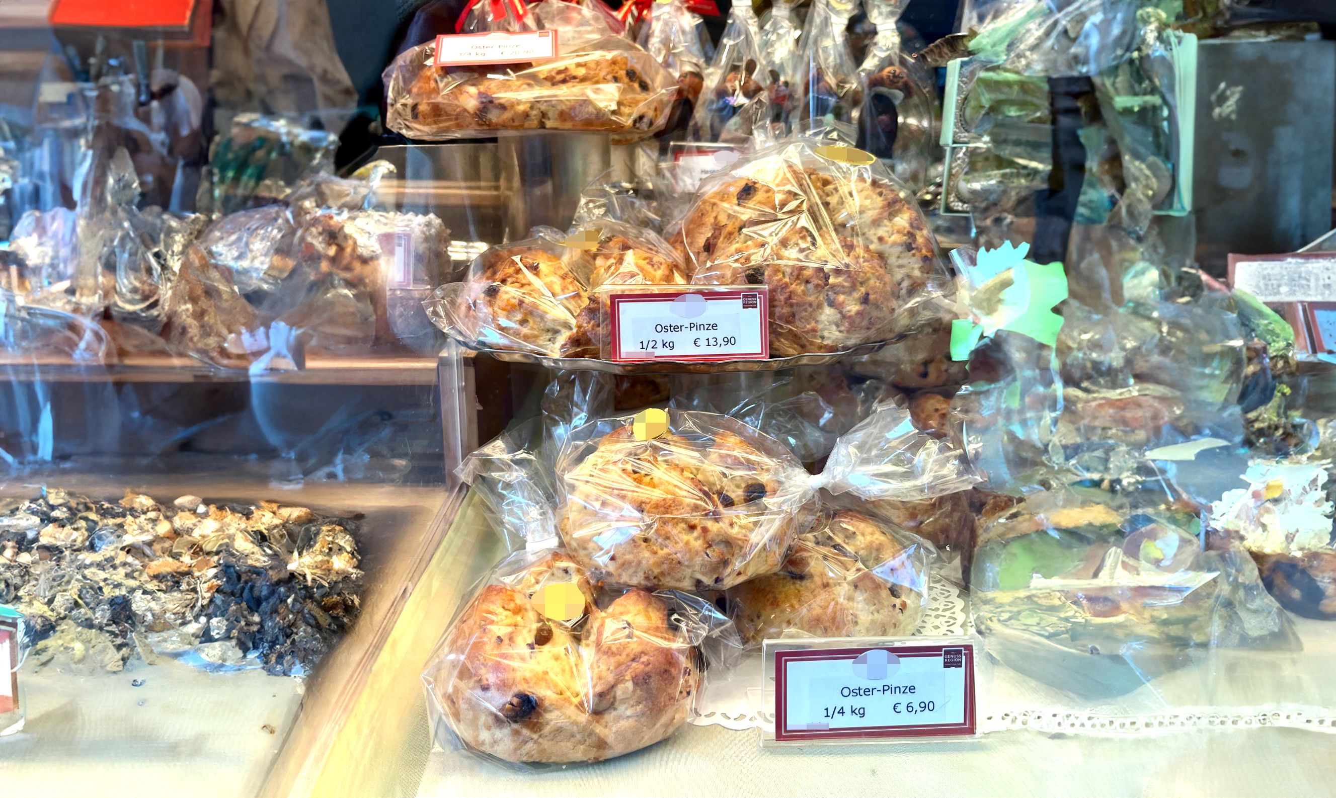 Kopfschütteln in Linz: Je mehr Oster-Pinze man kauft, desto teurer wird's.