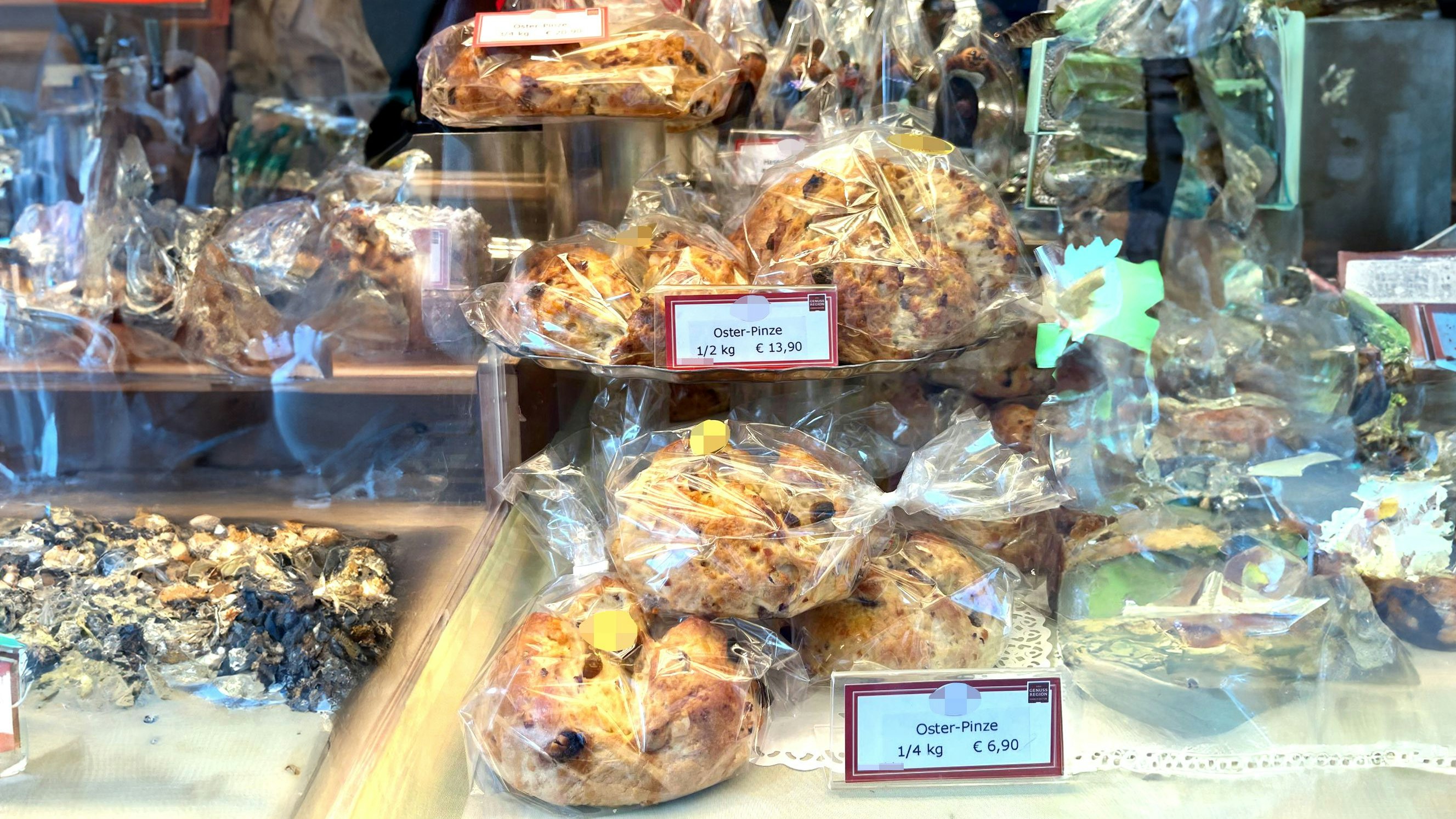Kopfschütteln in Linz: Je mehr Oster-Pinze man kauft, desto teurer wird's.