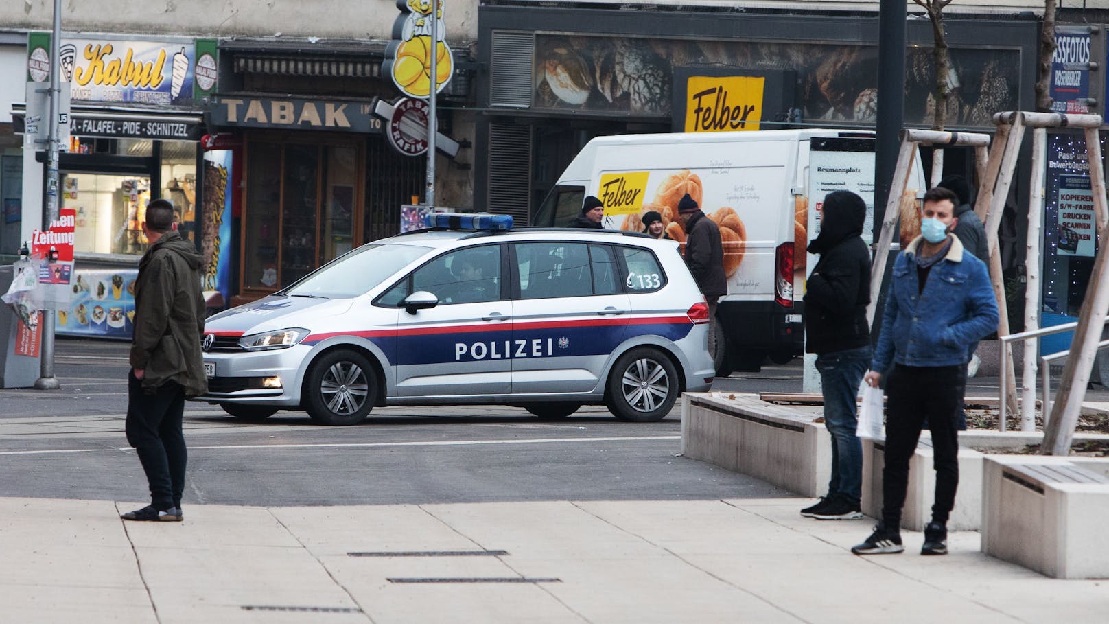 Wiener hört Geräusche in Wohnung und ruft die Polizei