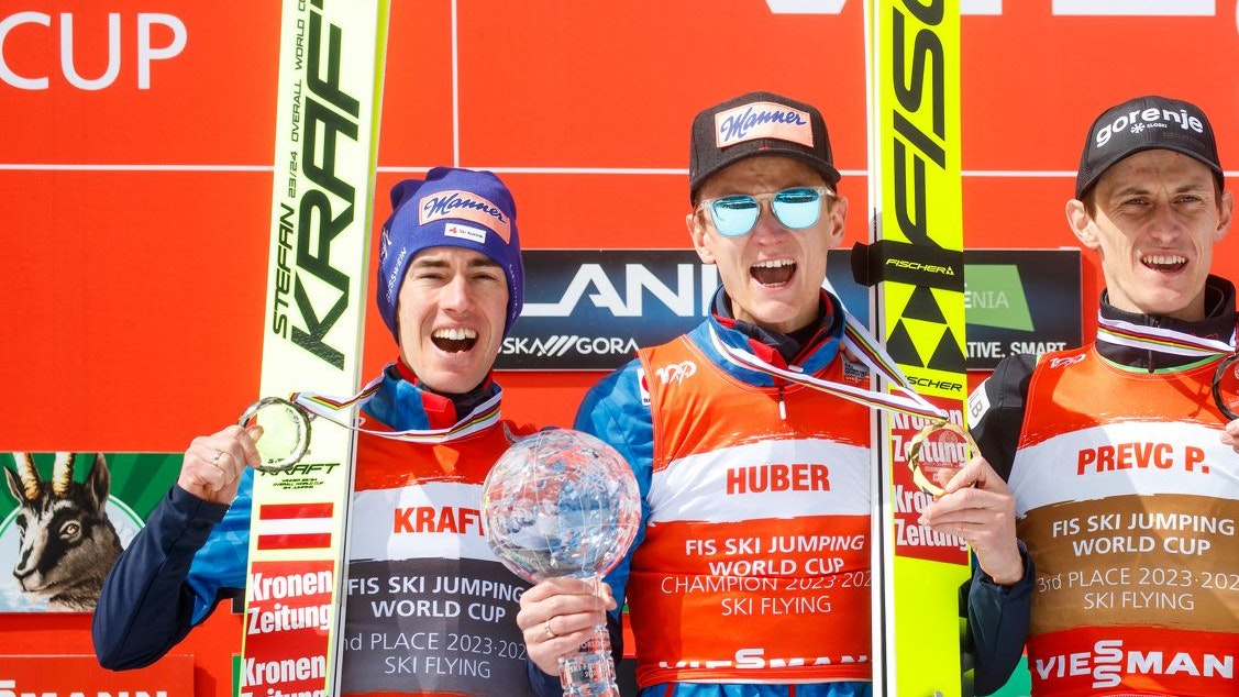 Stefan Kraft und Daniel Huber – zwei Star-Adler springen mit Fischer-Skiern.