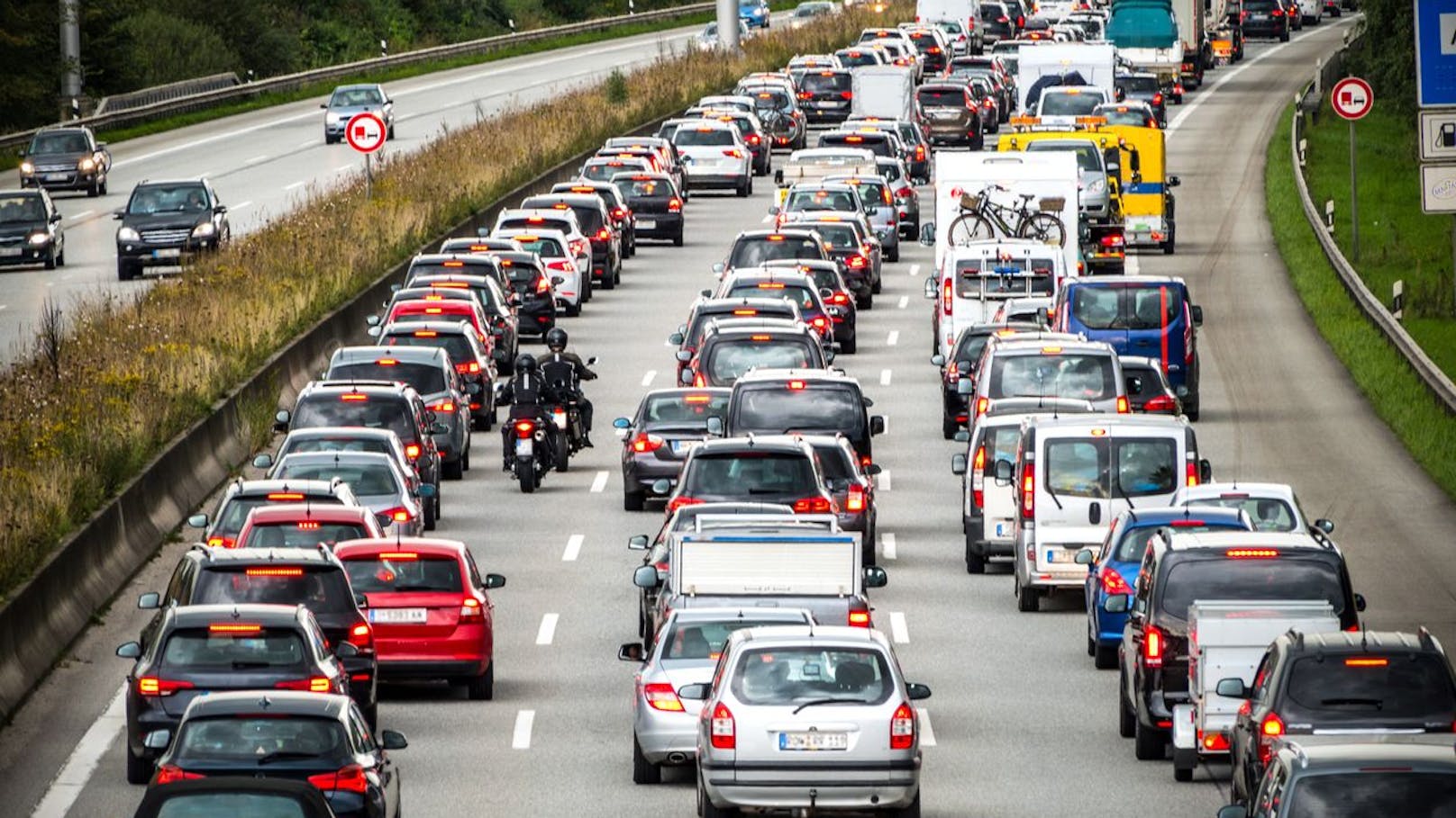 Verkehrs-Kollaps! Experten warnen vor Stau-Wochenende
