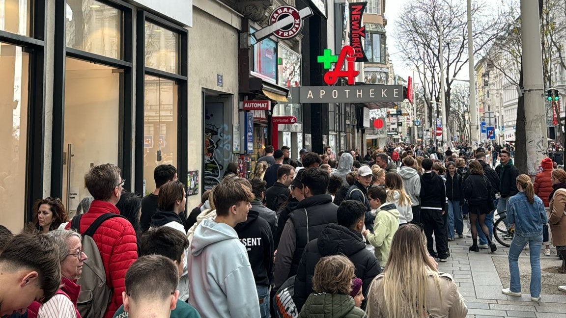 ÖFB-Held Gregoritsch Autogramstunde Trafik Hilfer