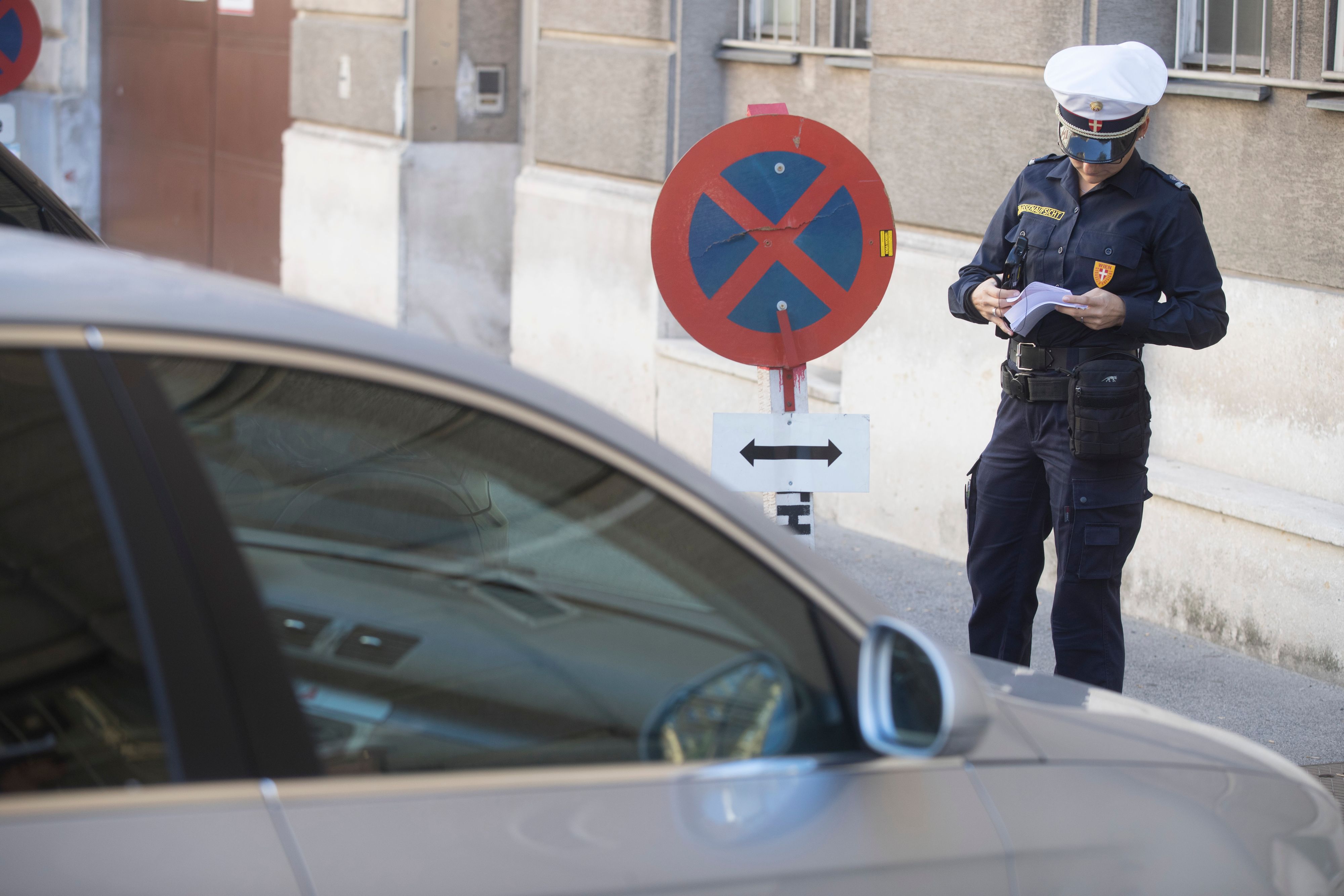 Dank eines Organs der Parkraumüberwachung konnte die Wiener Polizei ein gestohlenes Fahrzeug sicherstellen. (Symbolbild)