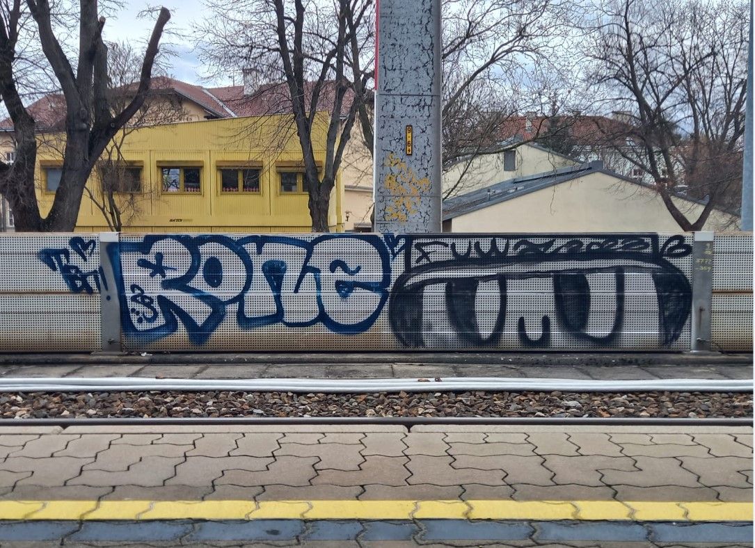 Der Gesamtschaden beläuft sich auf über 75.000 Euro. 