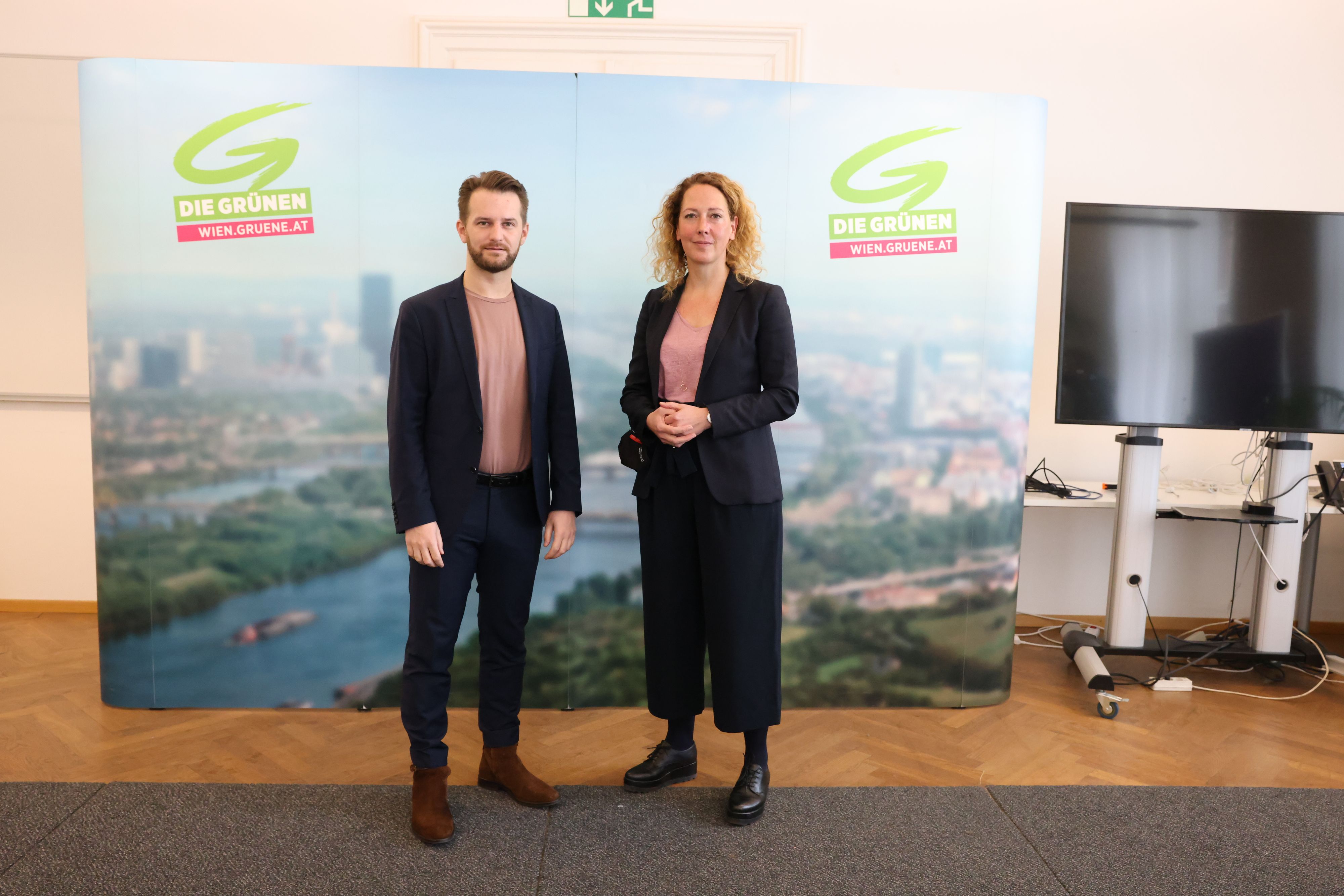 Die beiden Grünen Wien Parteivorsitzenden Judith Pühringer und Peter Kraus wurden erneut zur Doppelspitze gewählt.