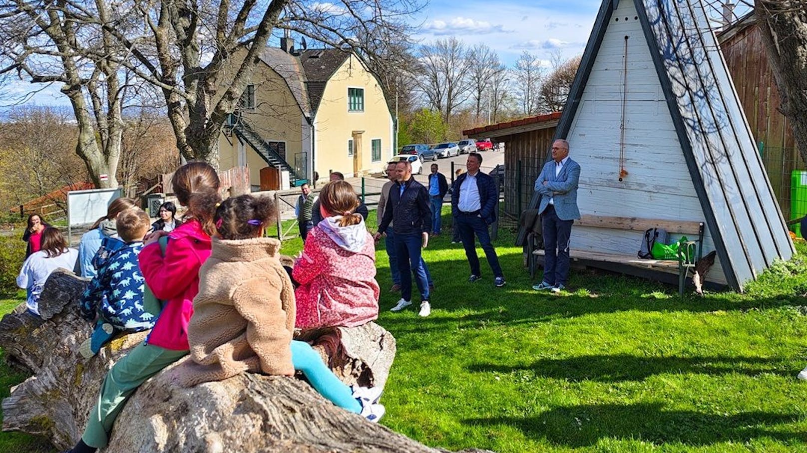 20 Kinder des SOS-Kinderdorf durften am Weingut Cobenzl nach Osternestern suchen.&nbsp;