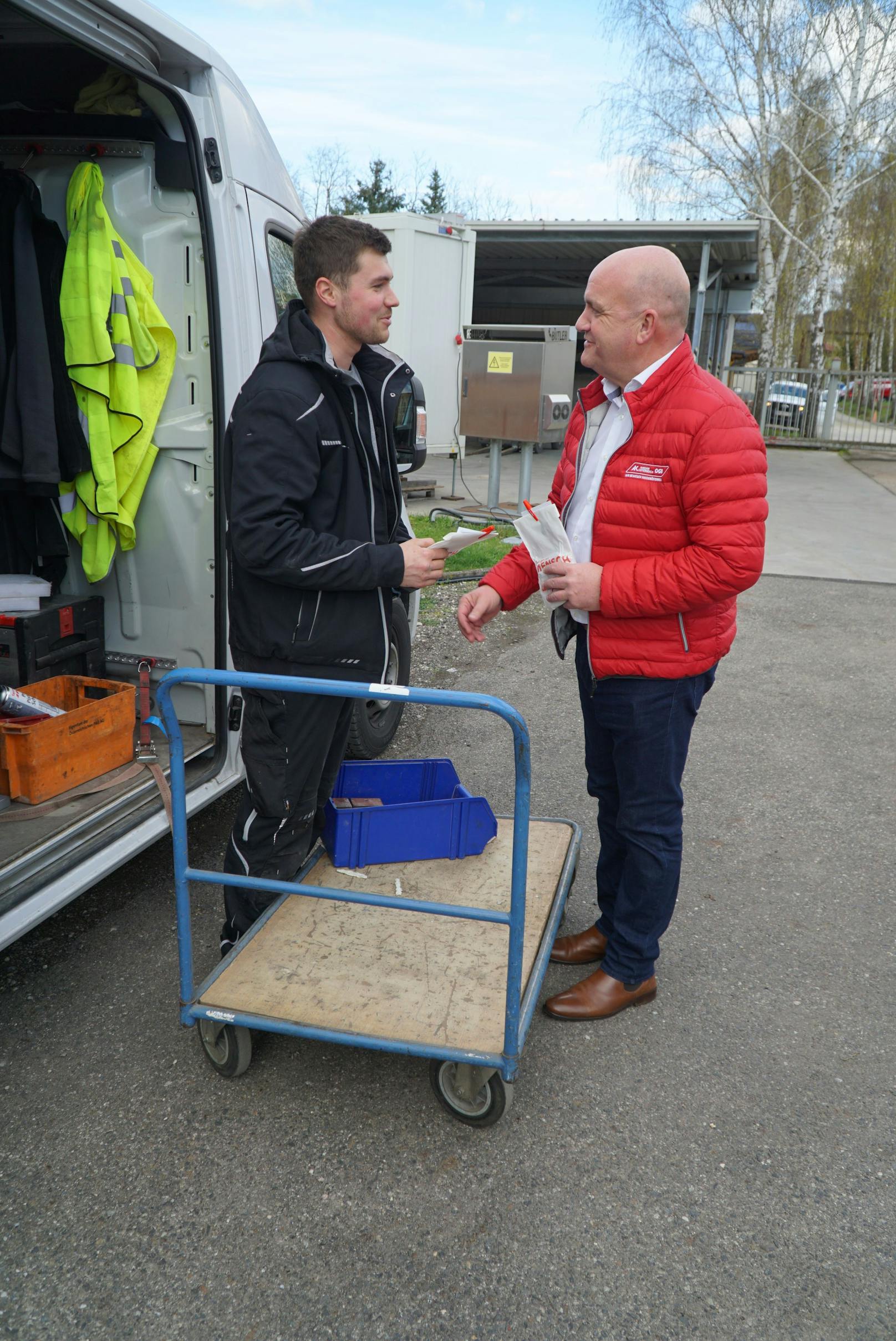 AKNÖ-Chef Markus Wieser erkundigte sich bei den Arbeitnehmern über ihre Bedürfnisse.
