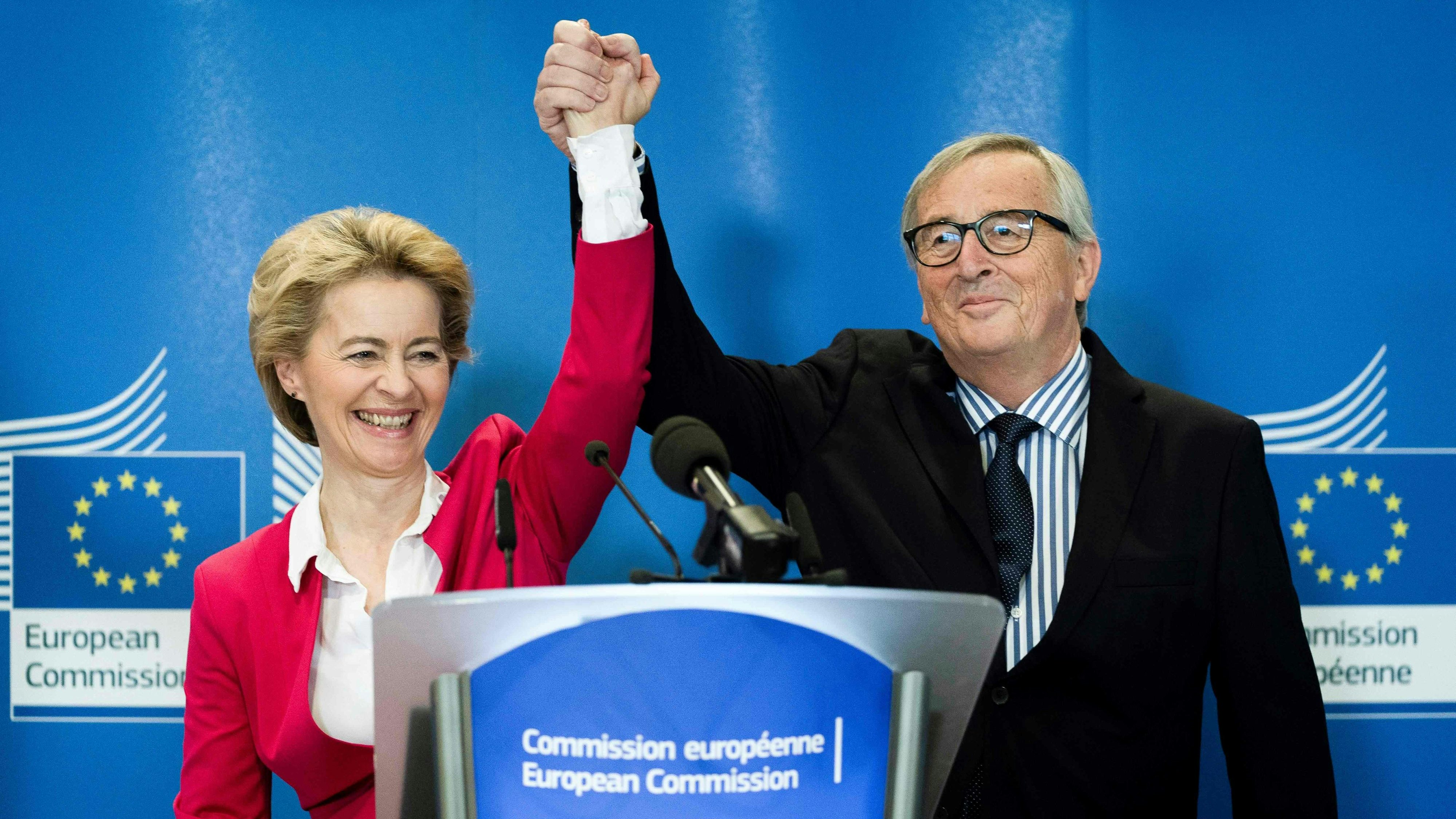 EU-Kommissionspräsident Jean-Claude Juncker  (hier mit seiner Nachfolgerin) betrieb die Abschaffung der Zeitumstellung 