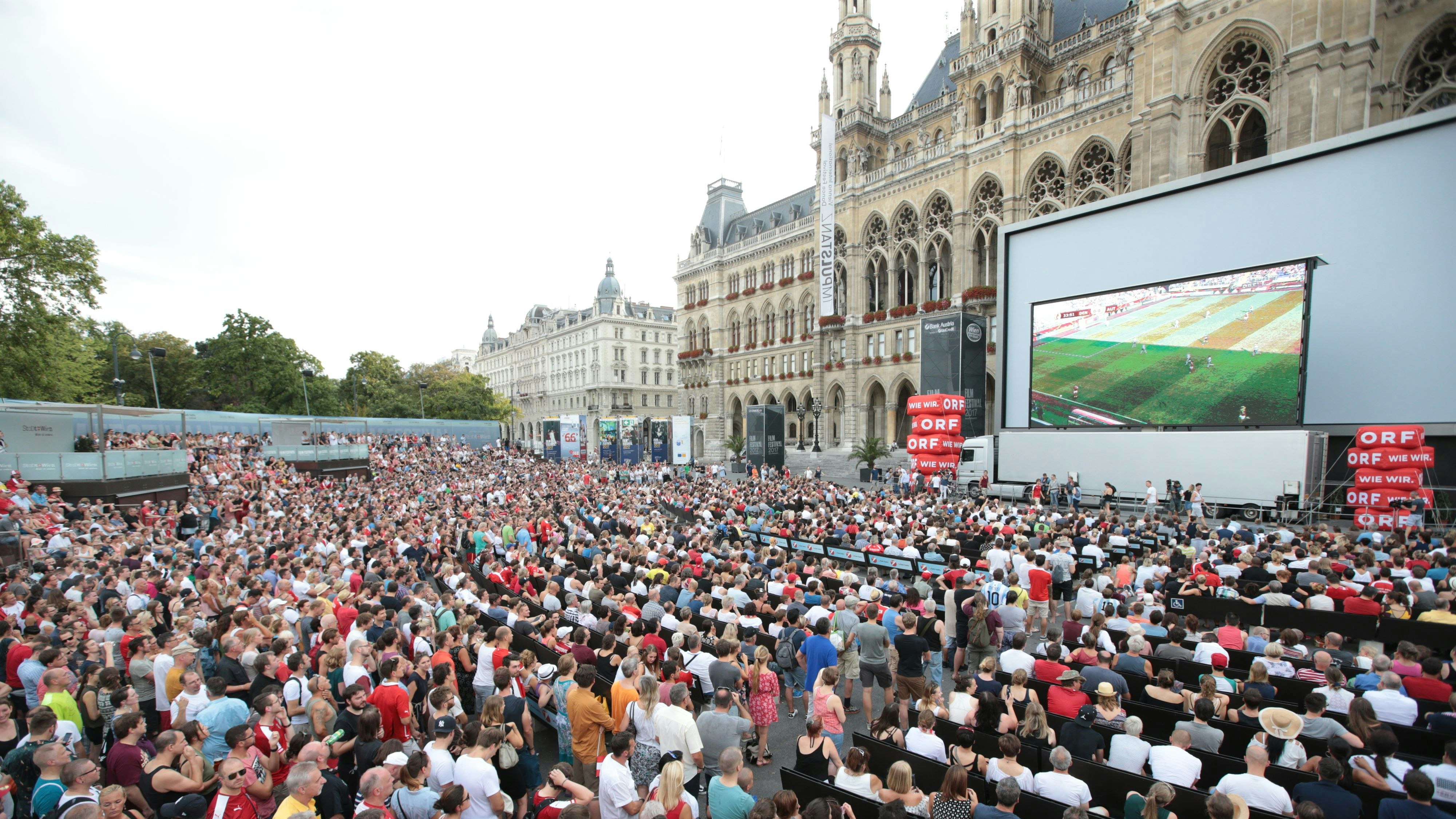 20170803 / public viewing am rathausplatz bei der damen fussball wm / foto: sabine hertel / tageszeitung heute