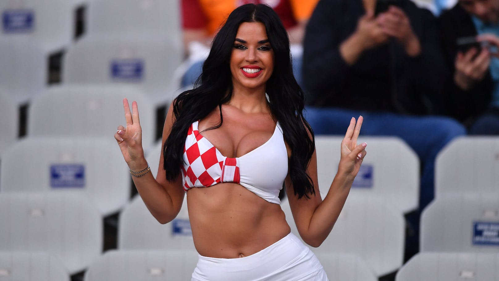 "Miss Kroatien" feiert freizügiges Comeback bei EM