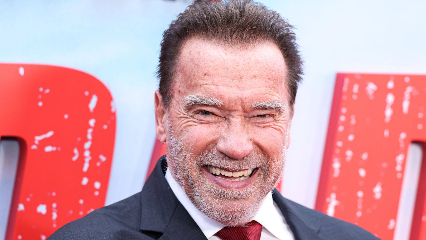 Arnold Schwarzenegger scherzt mit Bombe nach Herz-OP