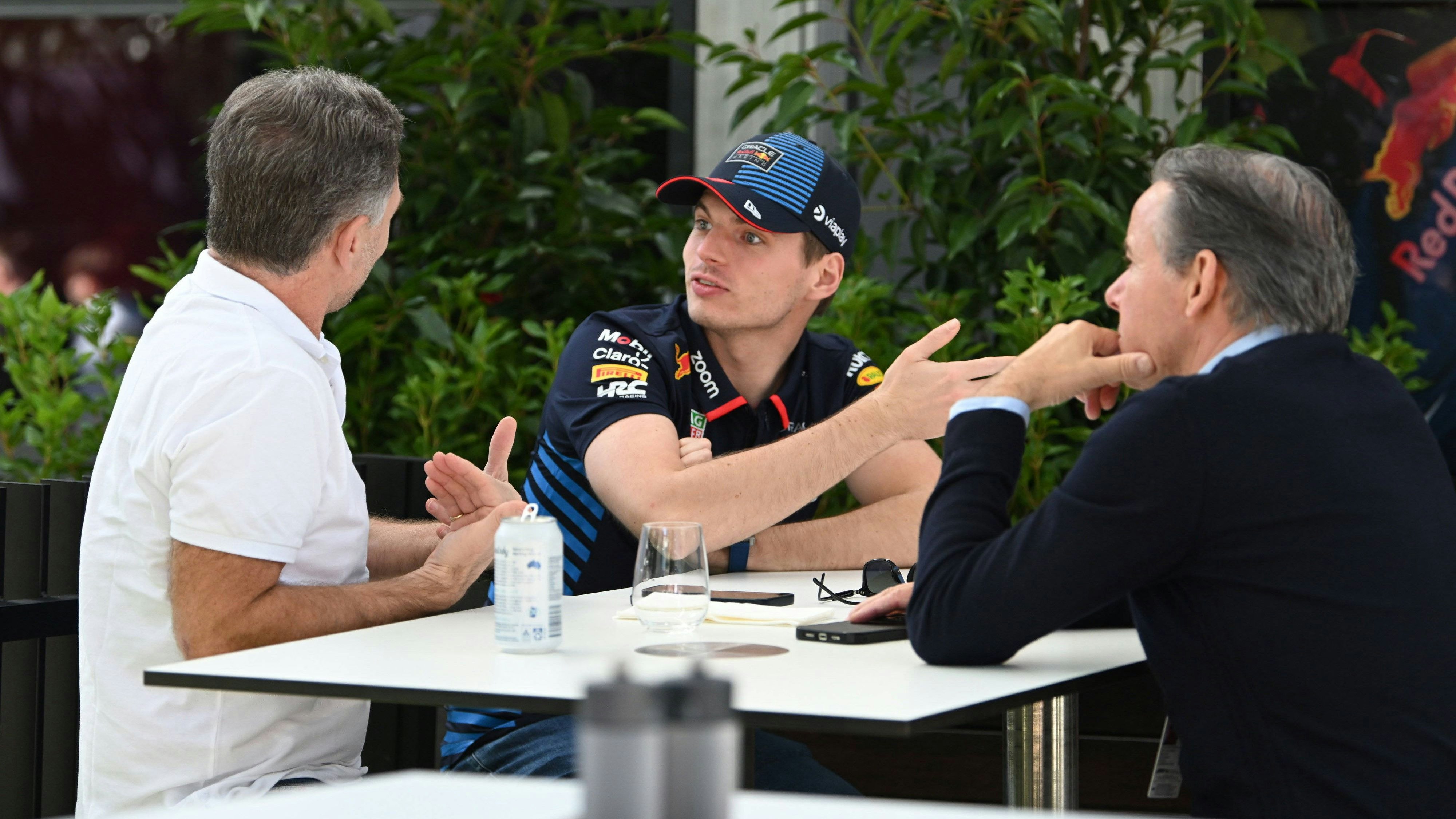 Red-Bull-Star Max Verstappen und sein Manager Raymond Vermeulen (rechts). 
