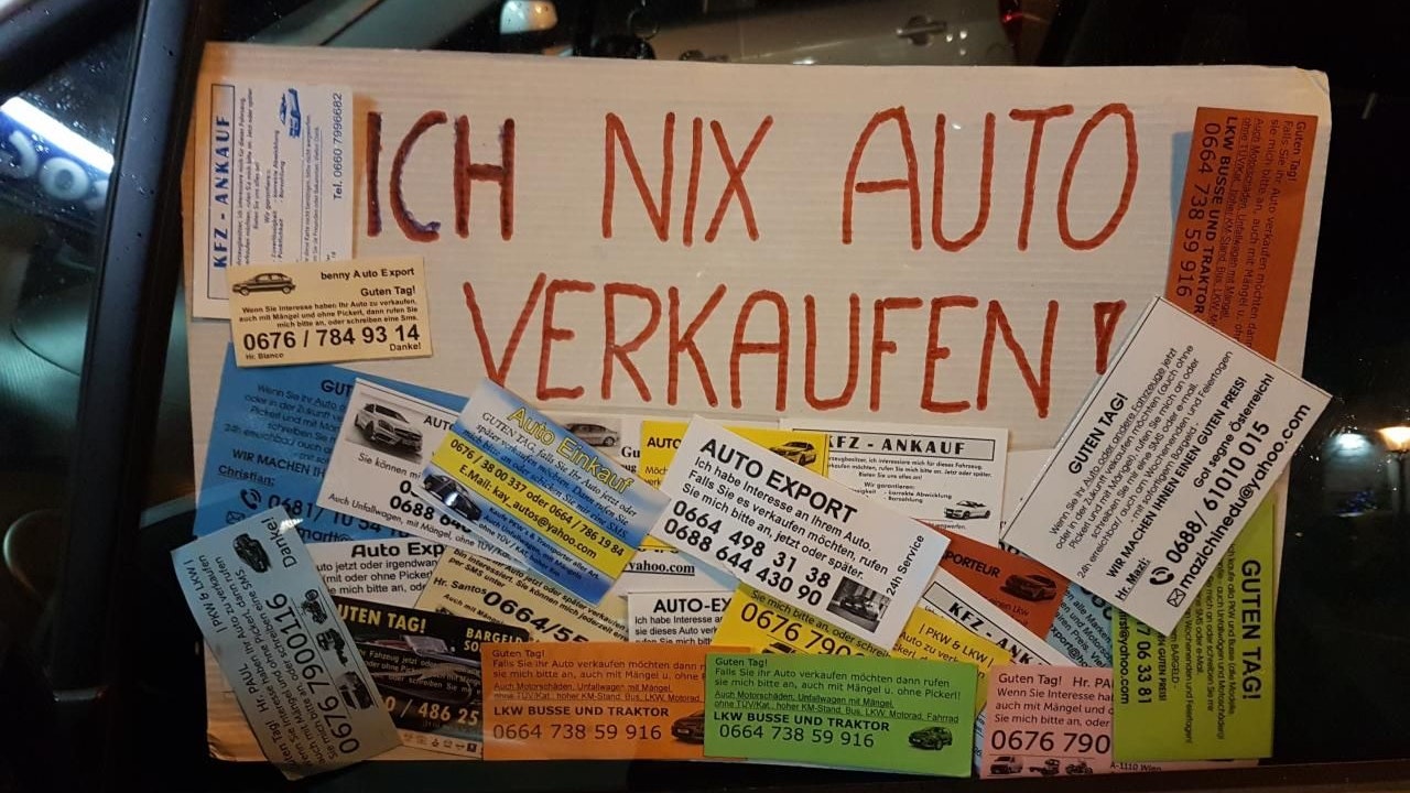 Oft nur nervig, doch manche Autofahrer nehmen das Kartlsteckertum mit Humor, wie das Foto von "Heute"-Leserreporterin Marina J. zeigt. (Archivbild)