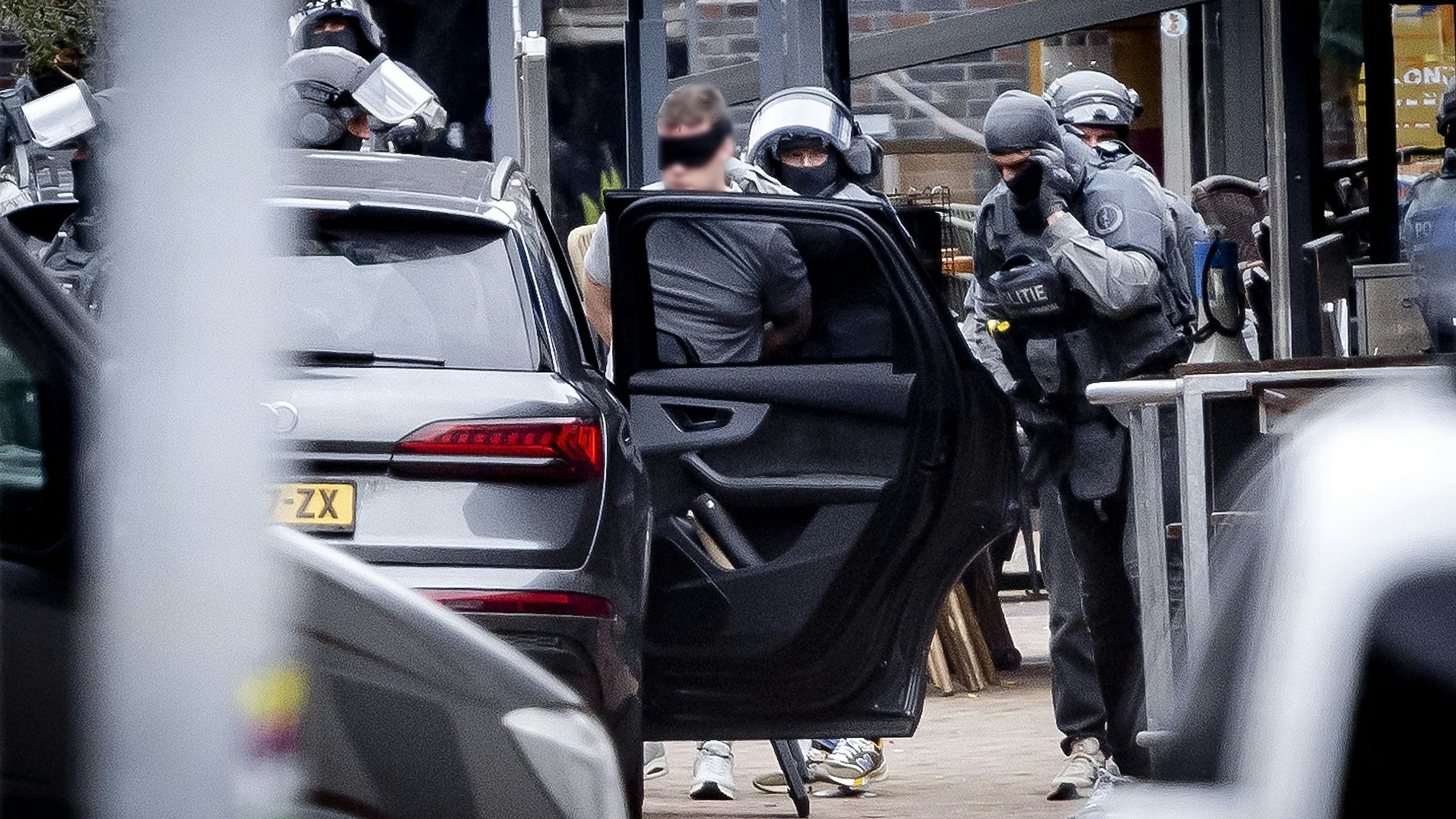 Für einen Tatverdächtigen klickten die Handschellen.