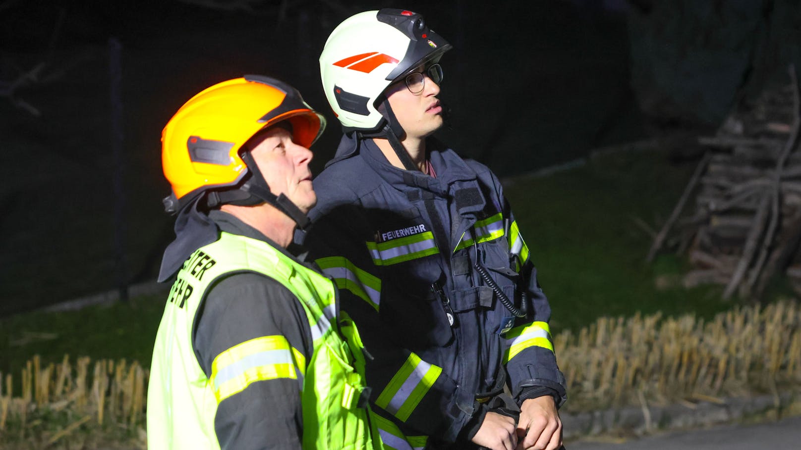 In Altmünster (Bezirk Gmunden) ist in der Nacht auf den Ostersonntag ein Auto auf der L544 Großalmstraße von der Straße abgekommen und in der Rinne des Grabenbach-Zubringers gelandet.