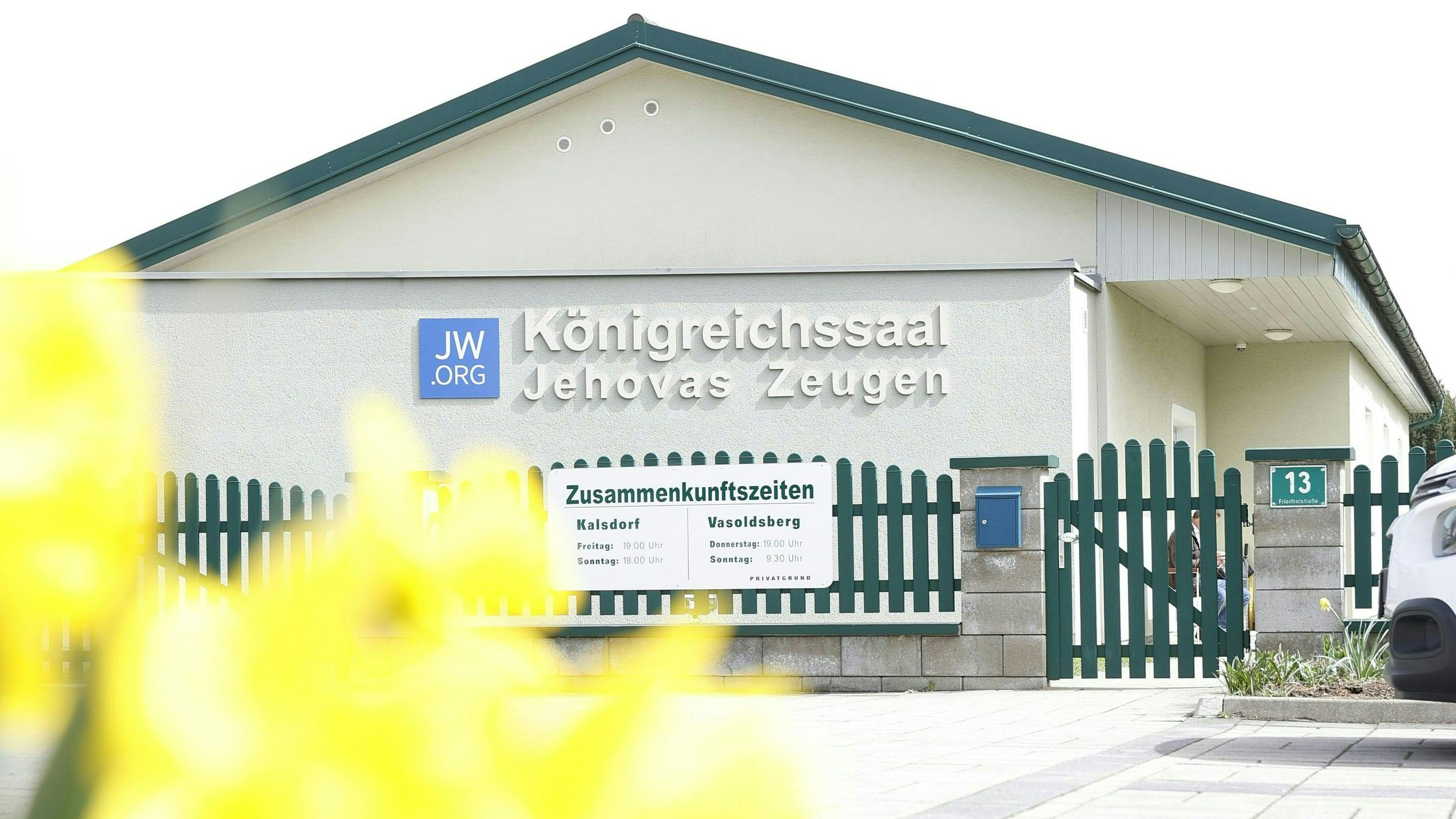 Heute.at - Paket bei Zeugen Jehovas – Blutbad verhindert