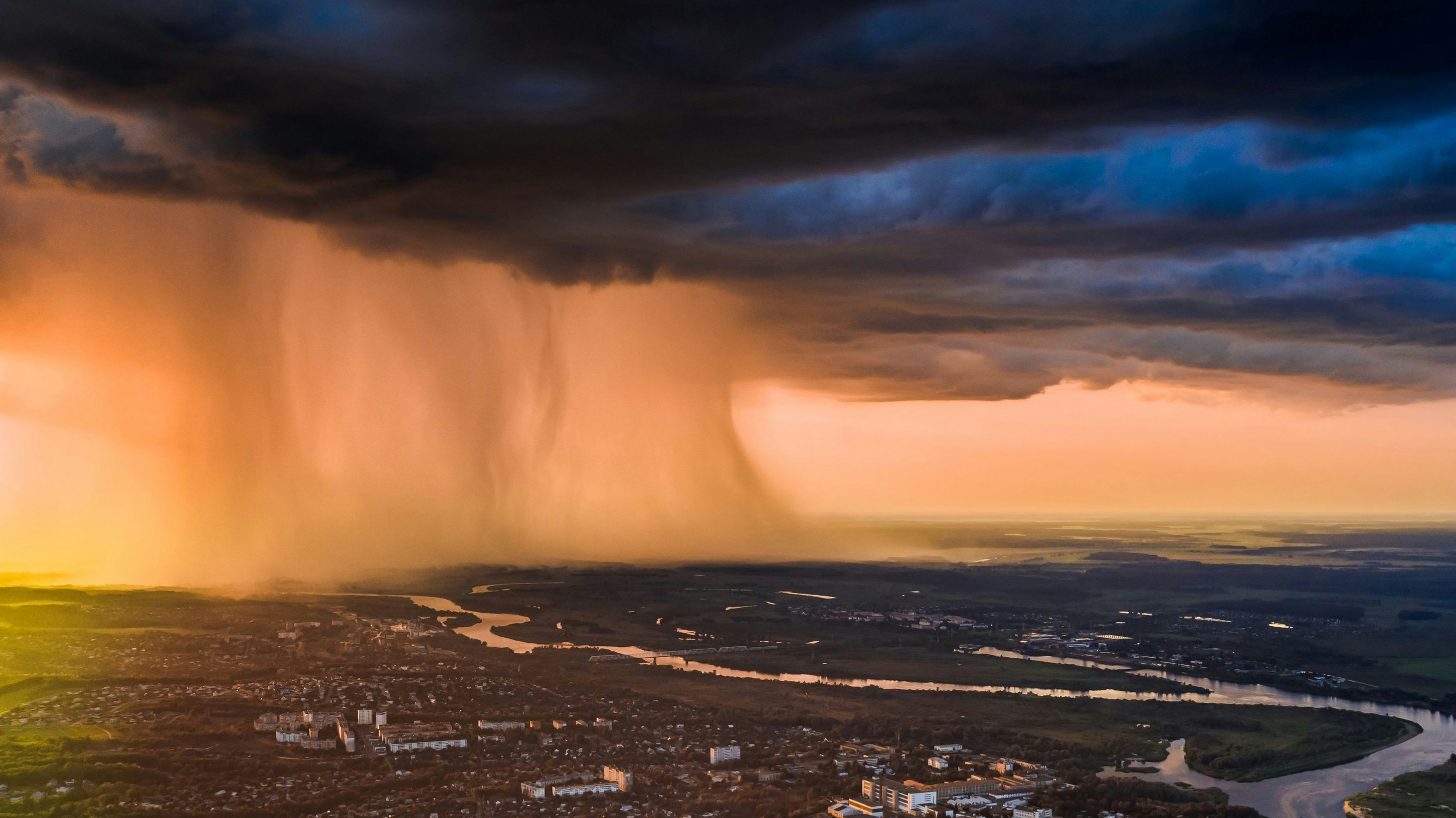 Heute.at - Gewitter-Walze mit Sintflut-Regen wütet in Österreich
