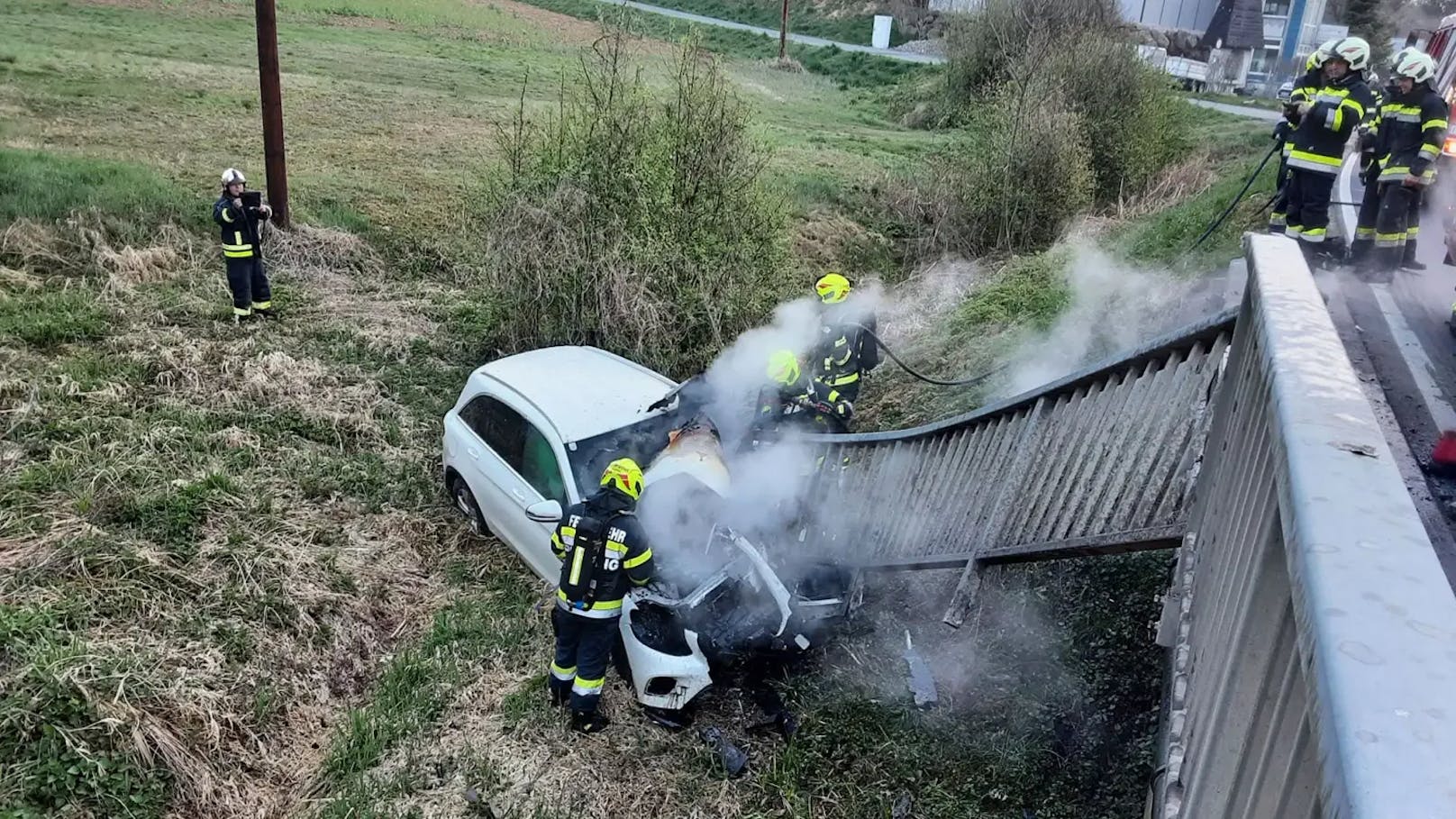 Die Deutschlandsbergerin dürfte ungebremst gegen das dortige Brückengelände gestoßen sein.