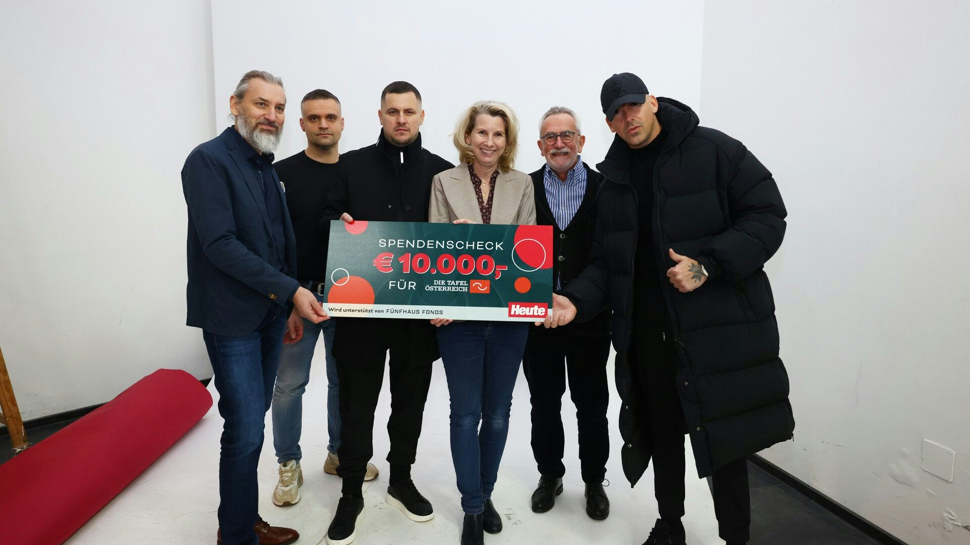 Die Tafeln sollen nun mehr Lebensmittel bekommen. Auch Rap-Star RAF Camora supportete die Lebensmittelspenden kürzlich.