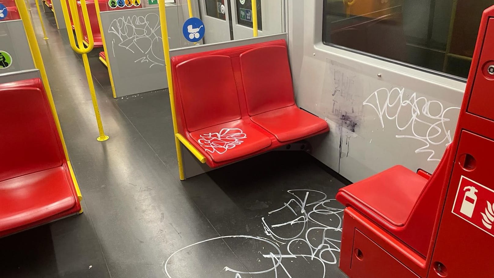 "Sauerei" – Graffiti in Wiener U-Bahn sorgt für Ärger