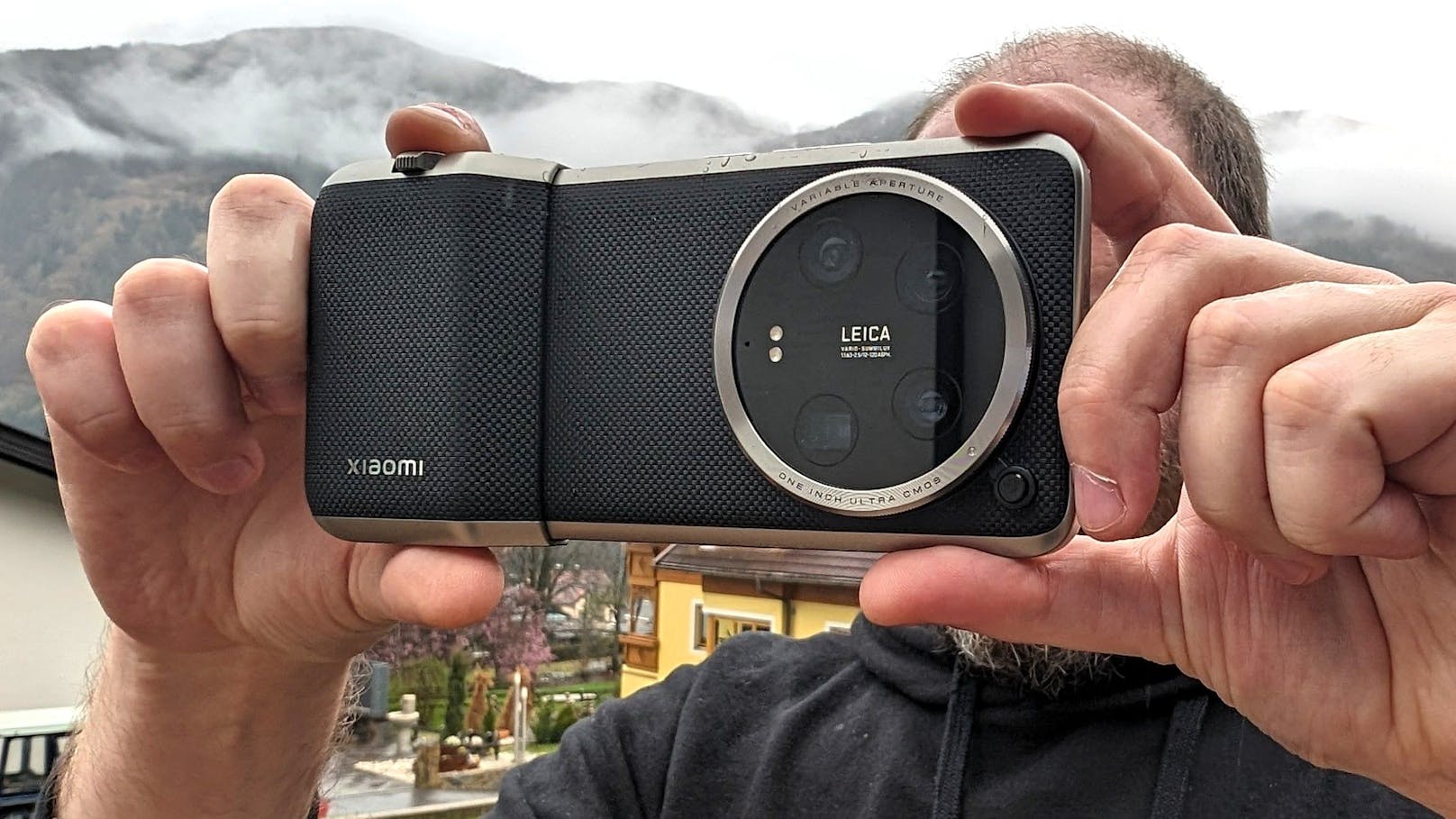 Sieht aus wie eine hochwertige Kamera und knipst auch so gut: Das Xiaomi 14 Ultra mit dem Photography Kit.