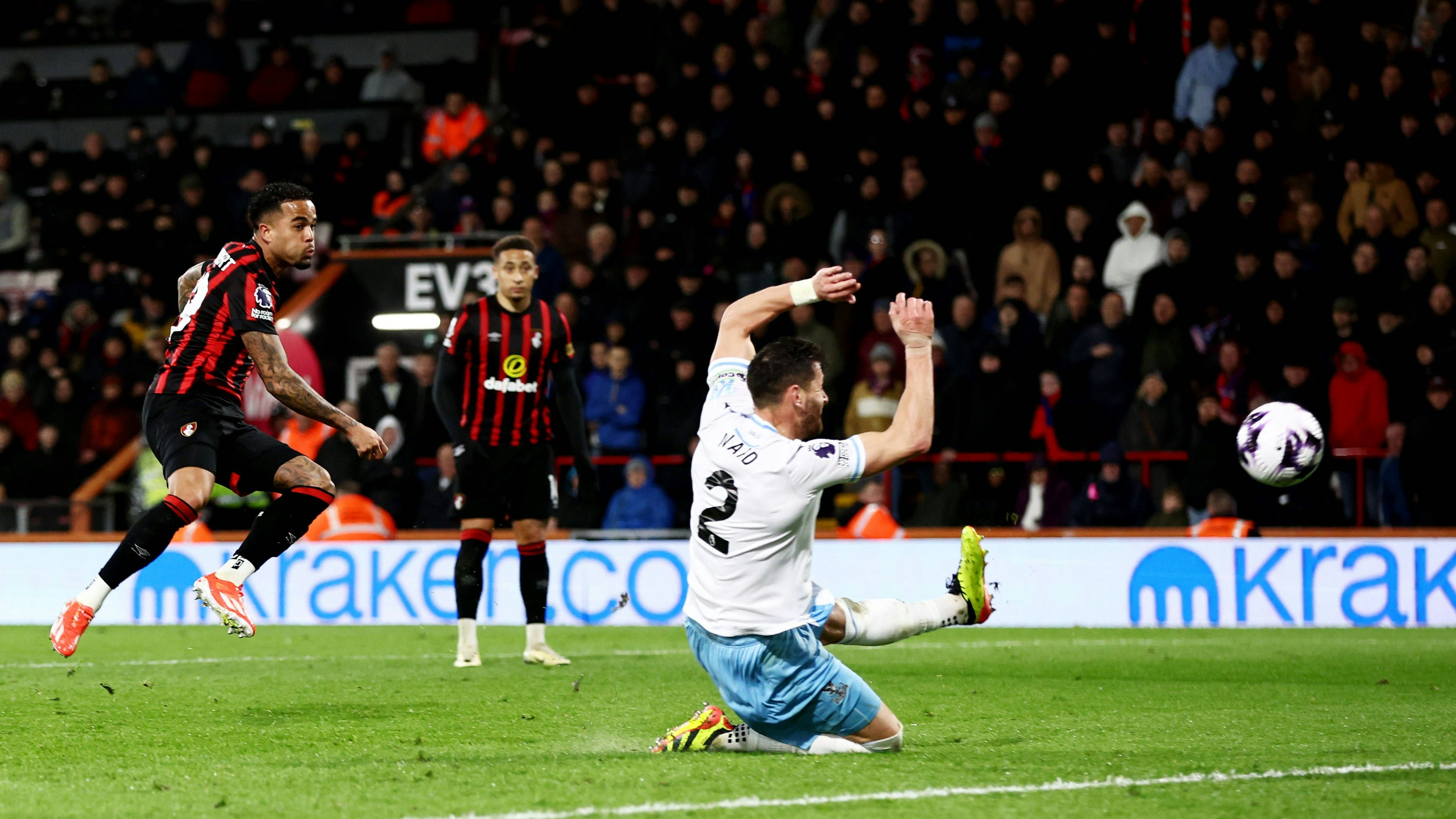 Der Goldschuss zum 1:0 für Bournemouth von Justin Kluivert.