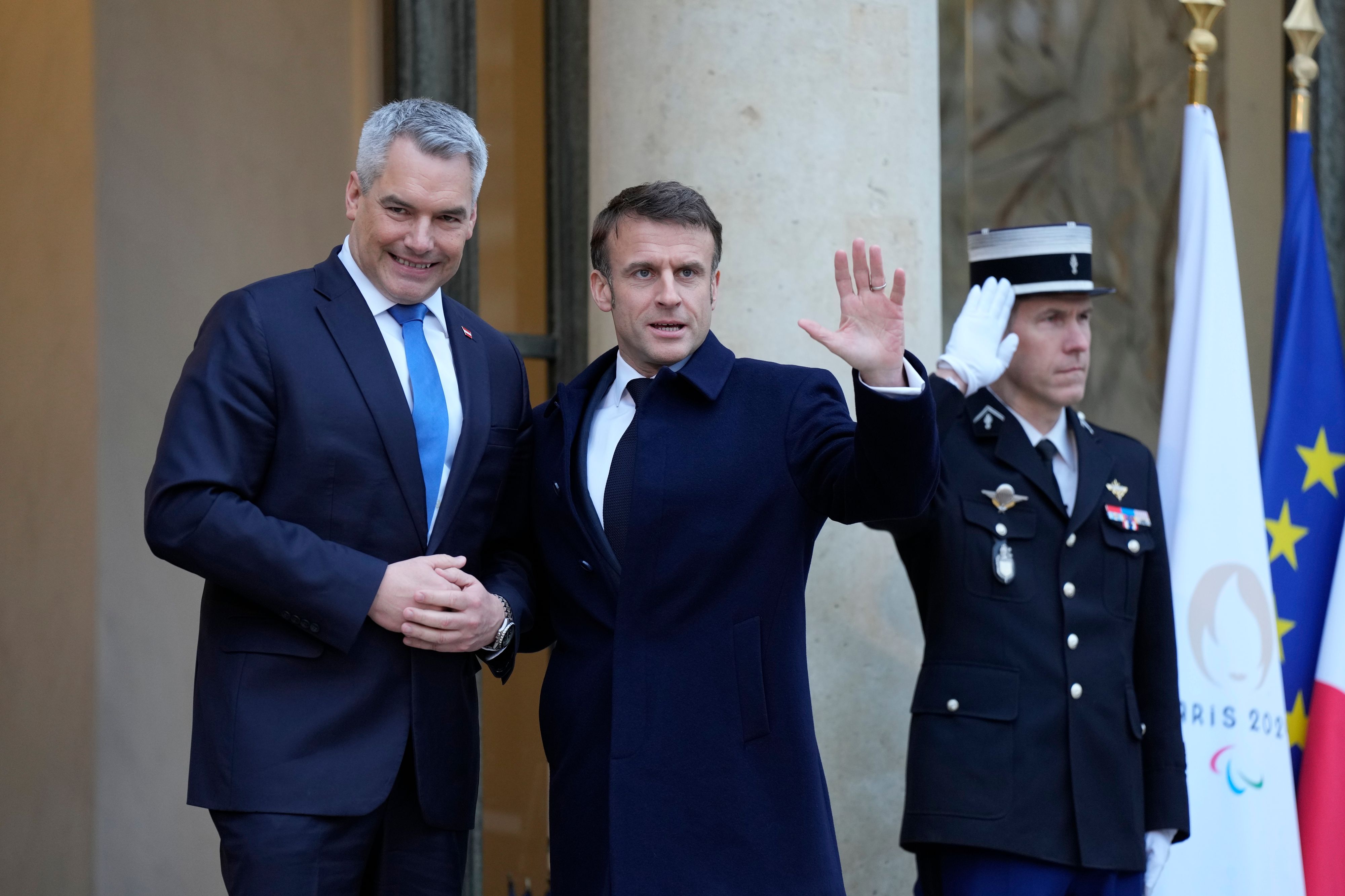 Bereits Ende Februar diesen Jahres begrüßte der französische Präsident Emmanuel Macron den österreichischen Bundeskanzler Karl Nehammer. Am Donnerstag (04.04.2024) wird es zu einem erneuten Treffen kommen. 
