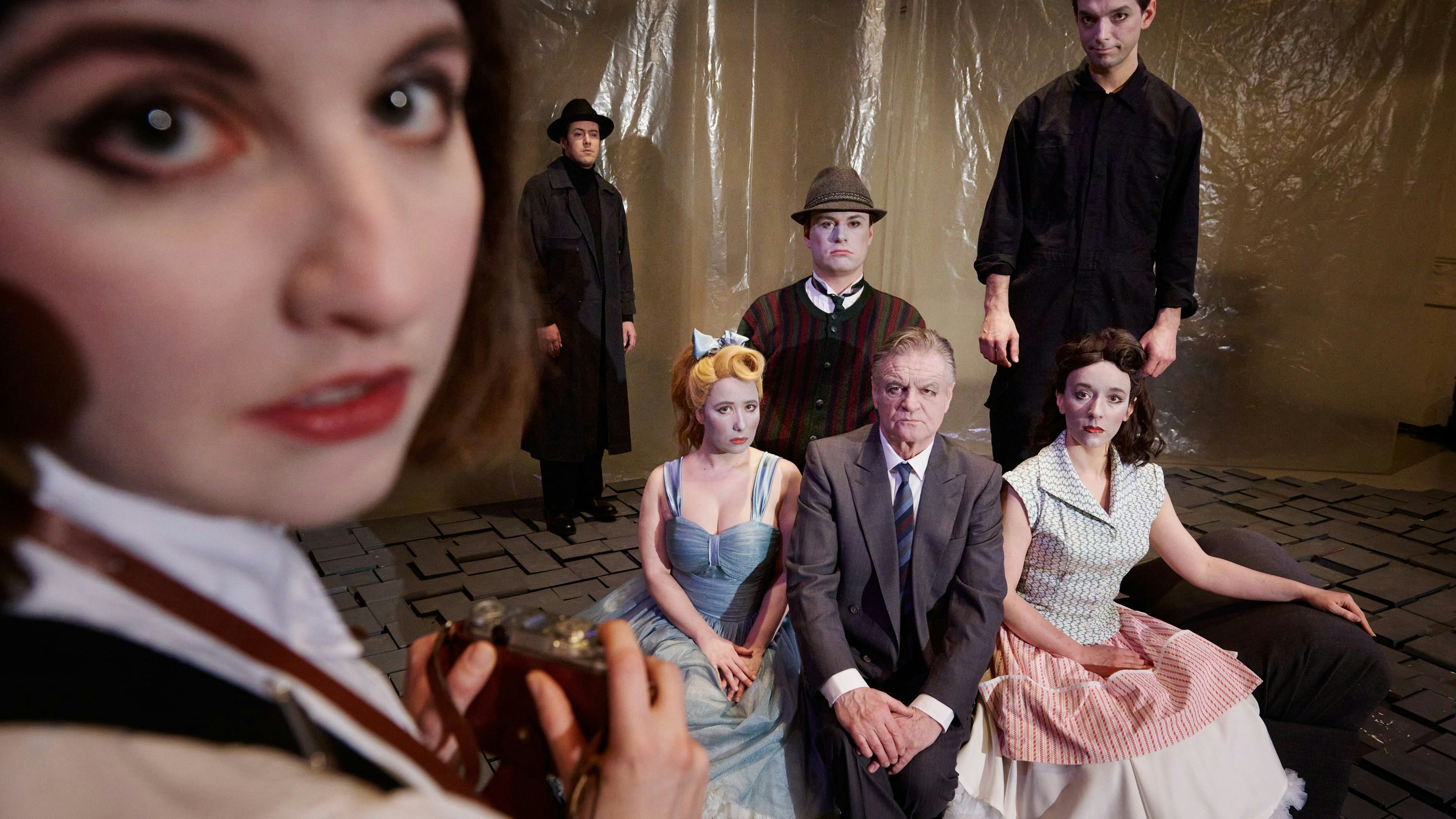 Heute.at - Gewinne Theaterkarten für Erbe von Dorothea Zeemann