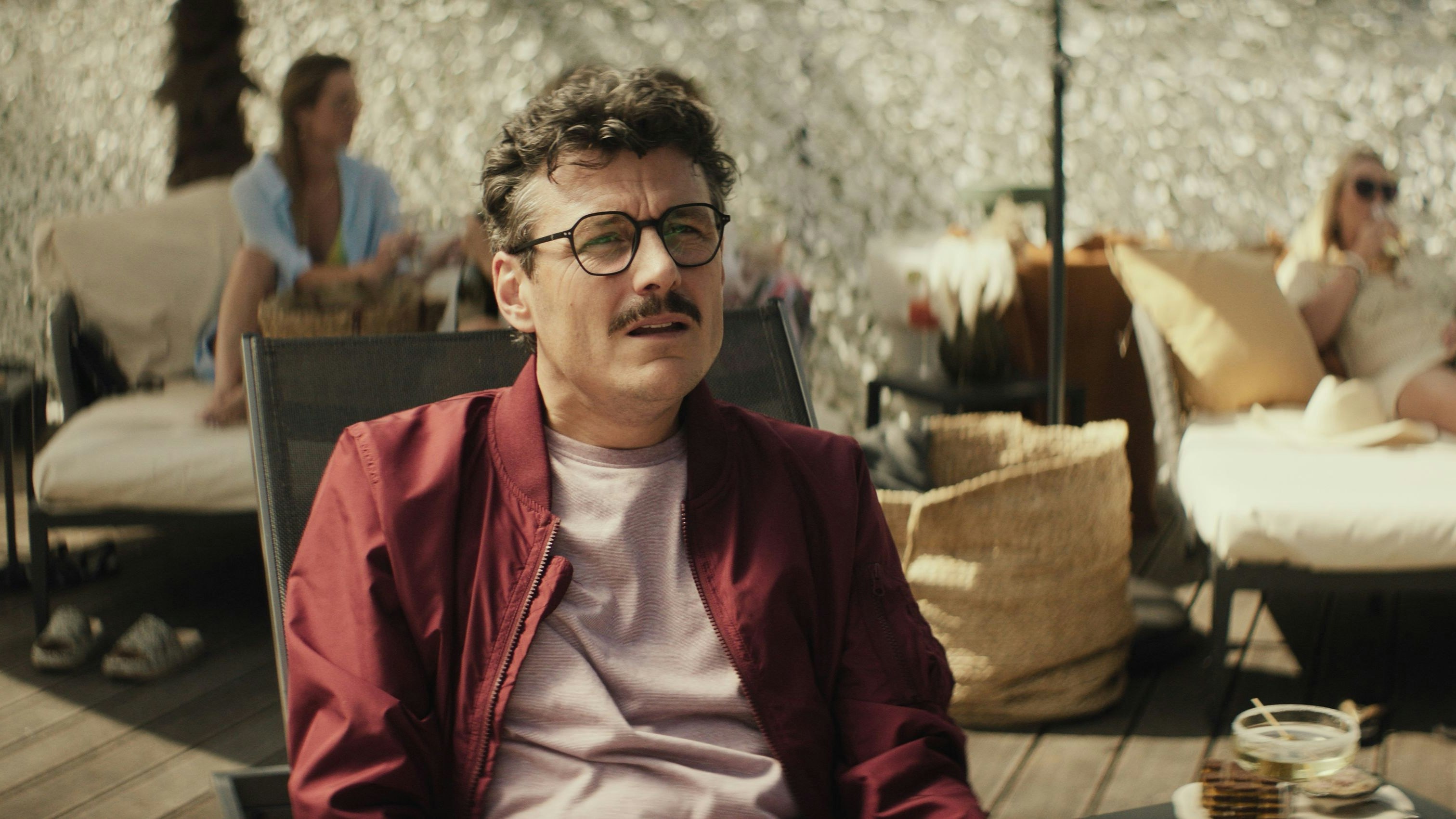 Manuel Rubey gibt in "Am Wörthersee" als Erwin Schmachtel einen Geologen mit krimineller Energie.