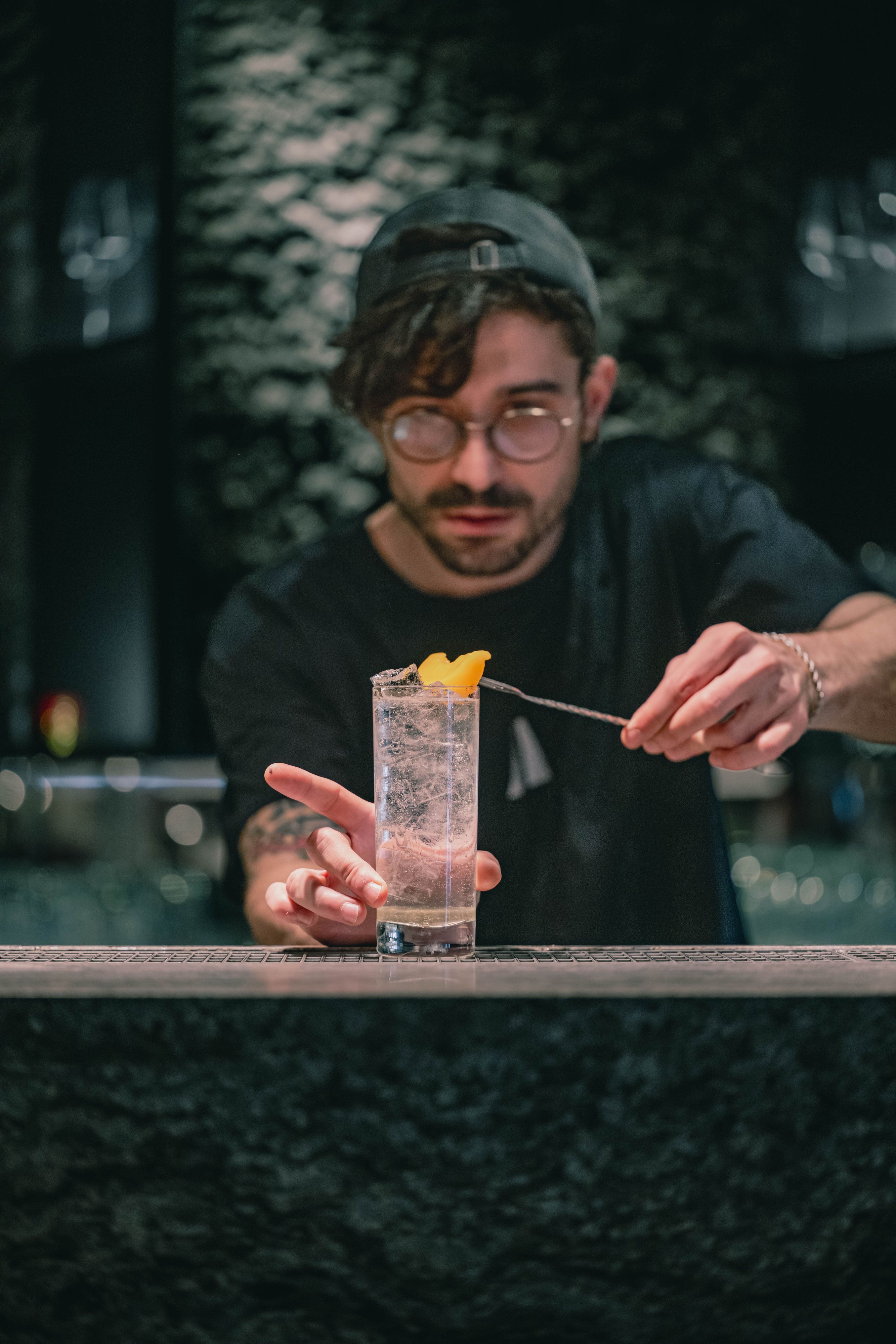 Nie wieder Zitronenscheiben im Drink verspricht Bargründer Dani Schober. Orangen aber sind okay.