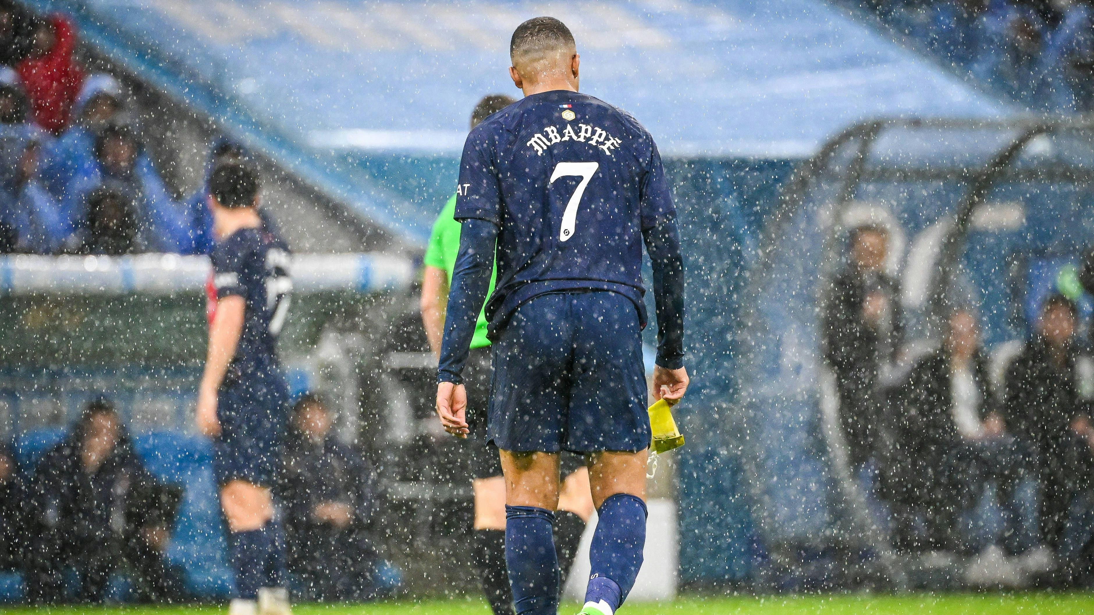 Kylian Mbappe war mit seiner Auswechslung gar nicht zufrieden.