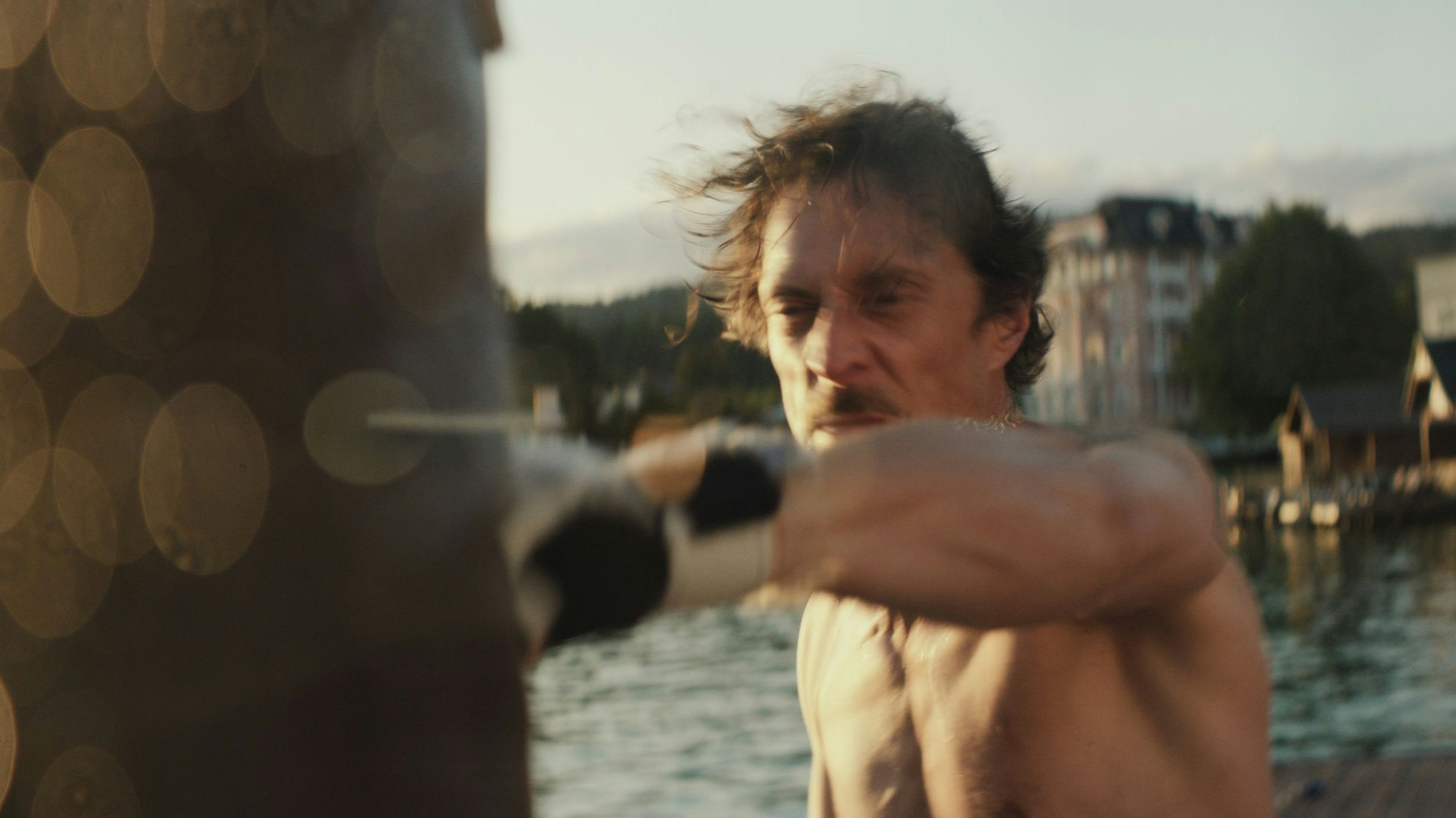 Michael Pink (u.a. zuletzt "Andrea lässt sich scheiden") als Wörthersee-Hotelier Karl Rauter.