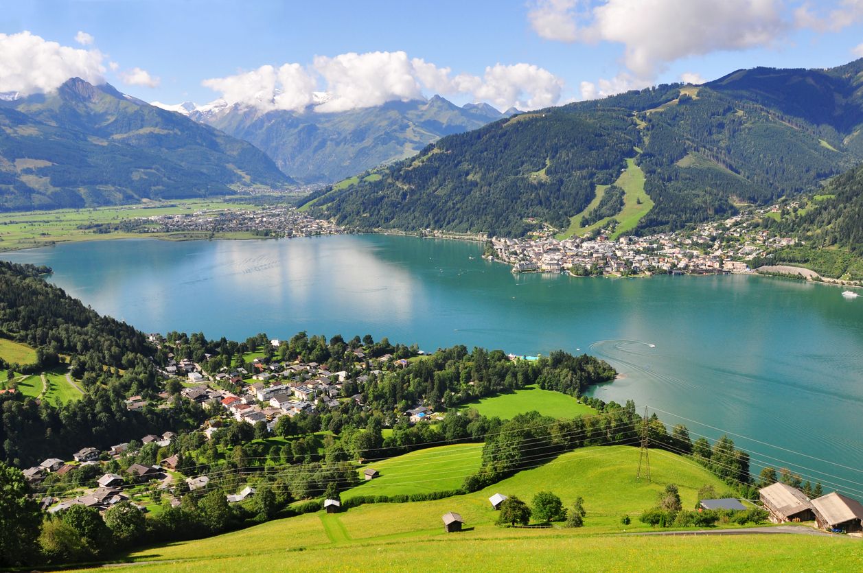 Die Seepromenade in Zell am See zählt zu den 100 schönsten Stränden der Welt.