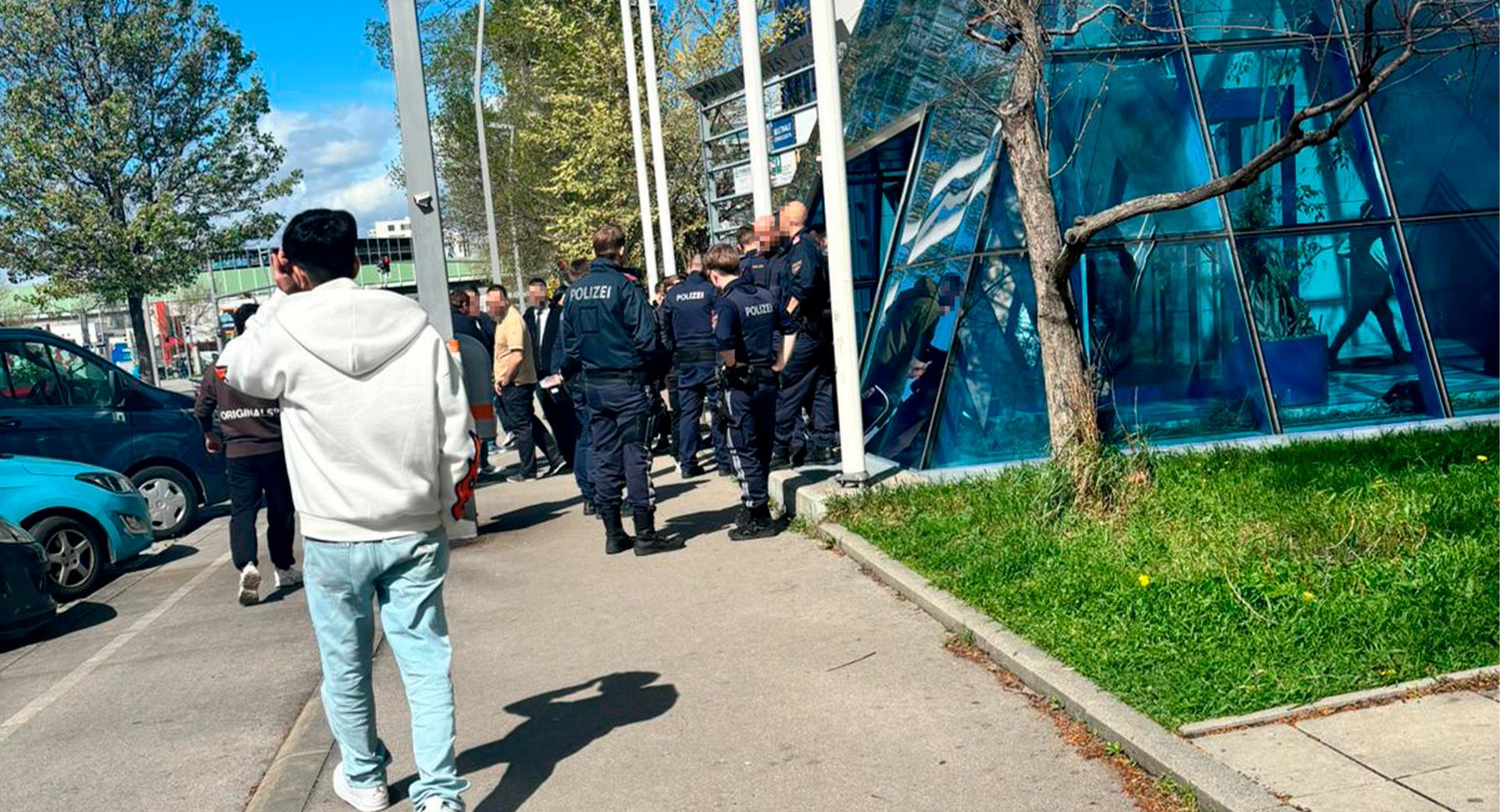 Messerstich vor Bildungseinrichtung auf der Wehlistraße (Wien-Leopoldstadt).