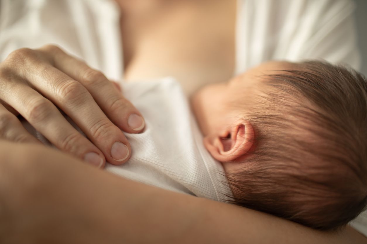 Weil sie ihr Baby stillte, wurde eine Oberösterreicherin (26) beschimpft.