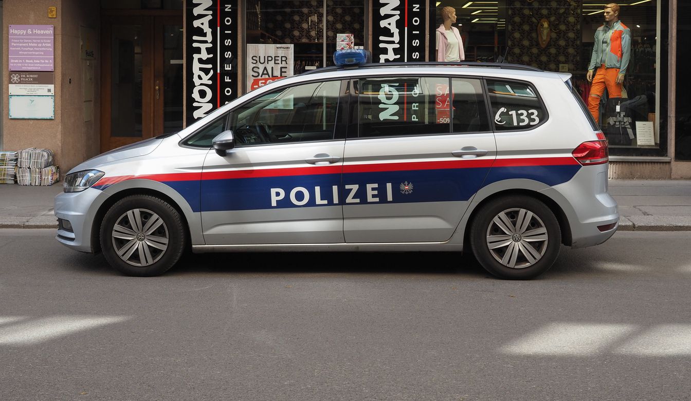 Im Zuge seiner Festnahme verletzte der Mann einen Polizisten. (Symbolbild)