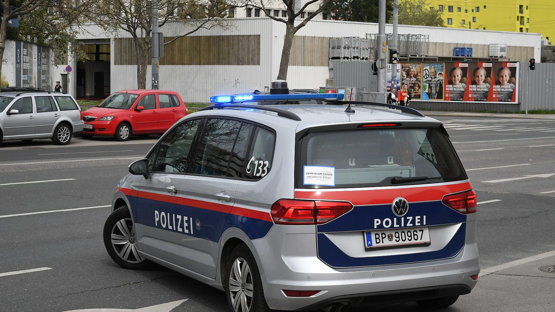 Heute.at - Teenies auf der Flucht – Polizei gibt Schreckschuss ab
