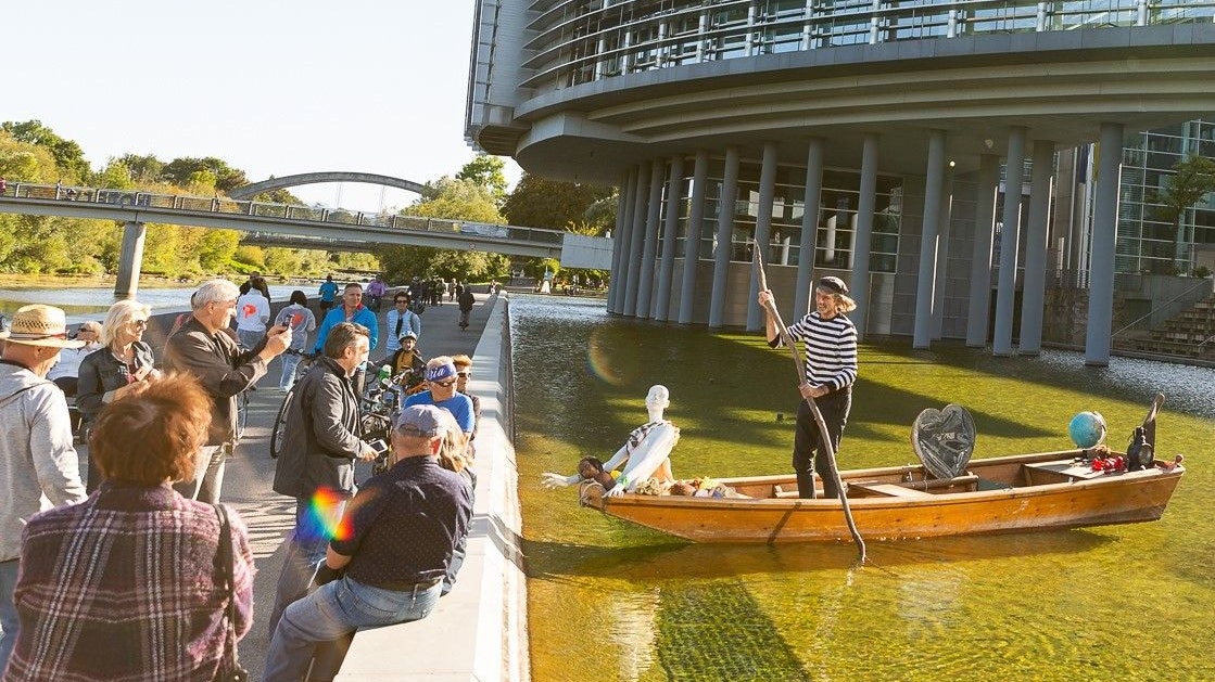 Bereits 2019 brachte „StadtLandFluss“ Kunst und Kultur ins Regierungsviertel und den Kulturbezirk. Im Rahmen der Tangente wird das Event wiederholt.