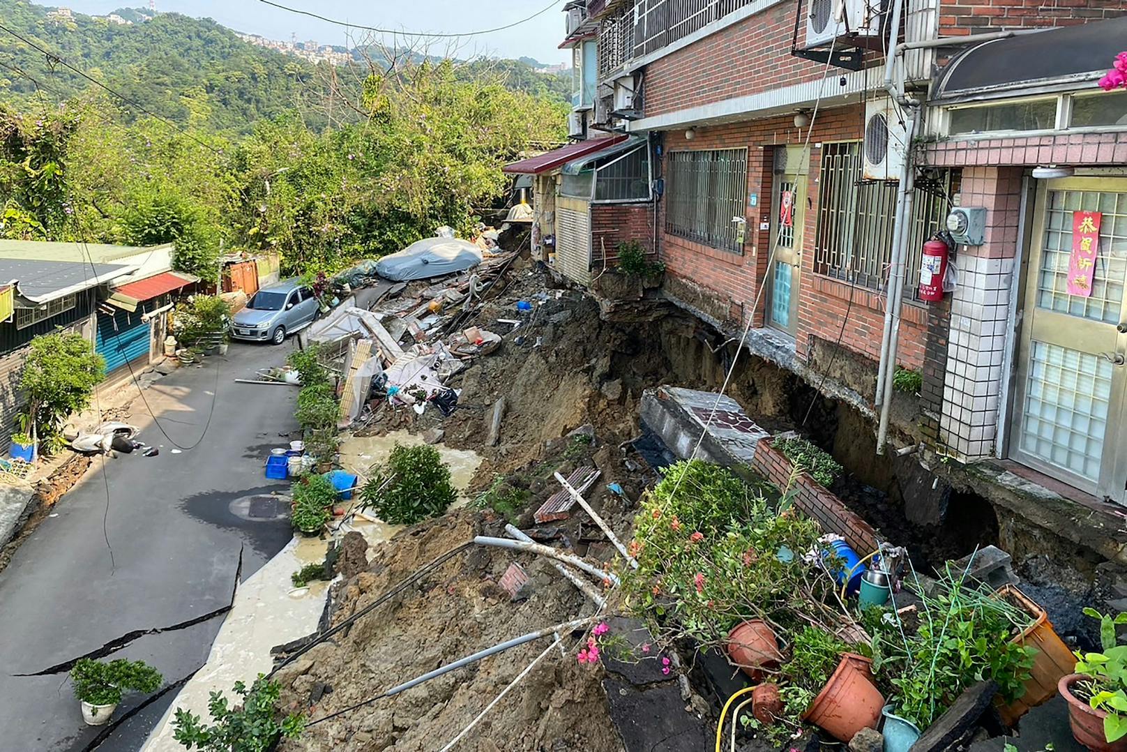 Erste Fotos nach dem schweren Erdbeben in Taiwan. 