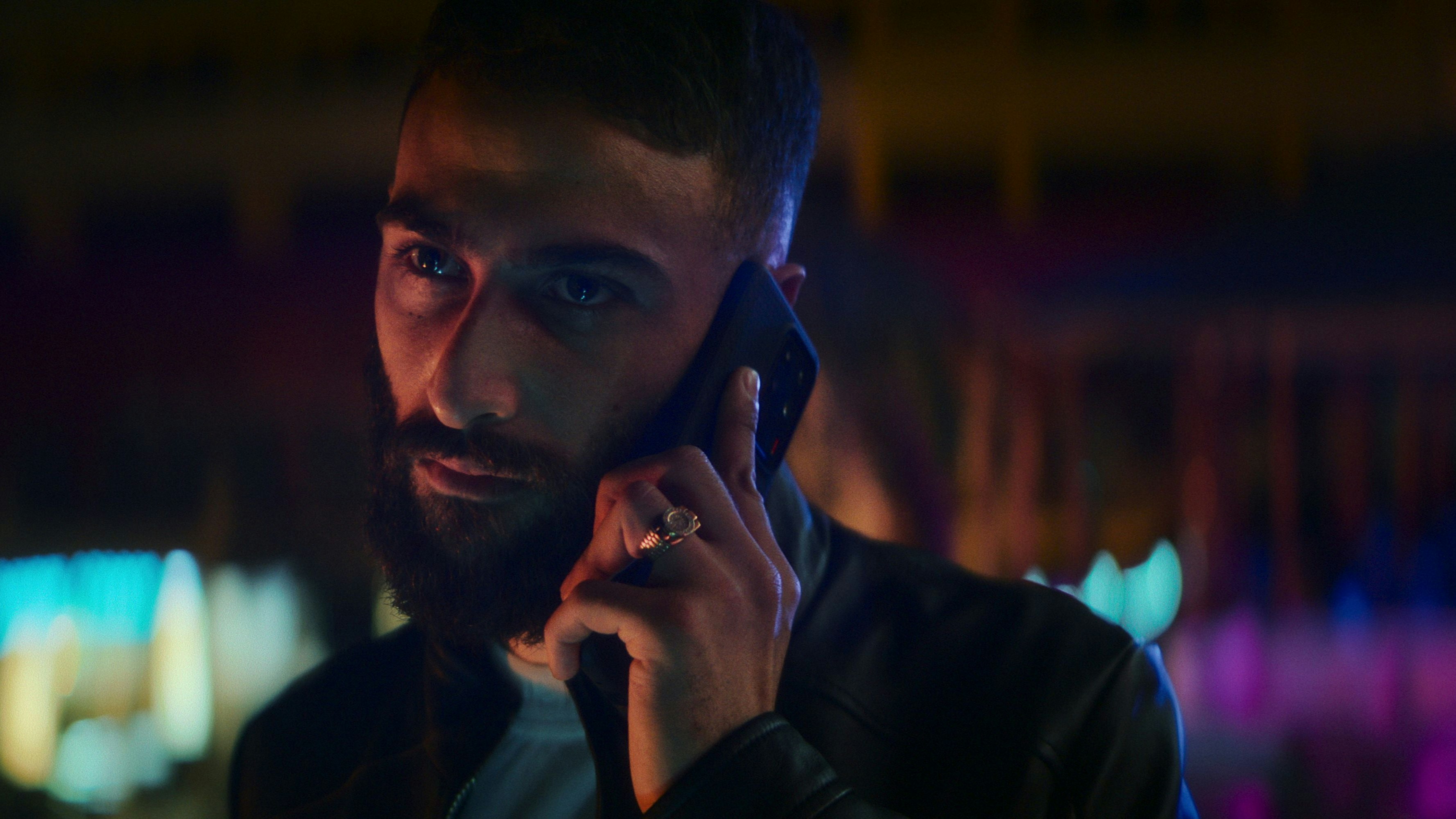 Der deutsch-iranische Rapper Nimo als Tarek Al Walid, Capo eines Berliner Mafiaclans.