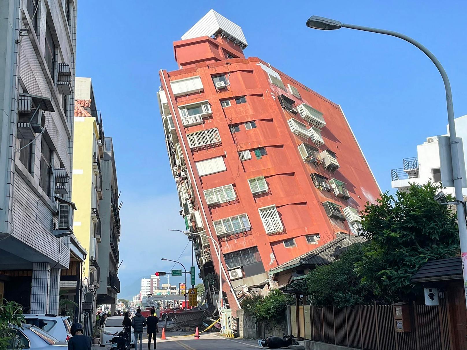 Erste Fotos nach dem schweren Erdbeben in Taiwan. 