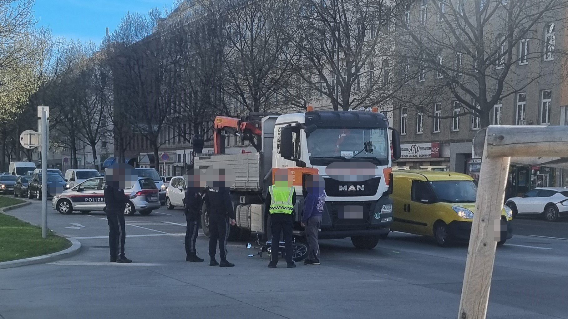 Wie durch ein Wunder wurde bei dem Unfall eine Person nur leicht verletzt.